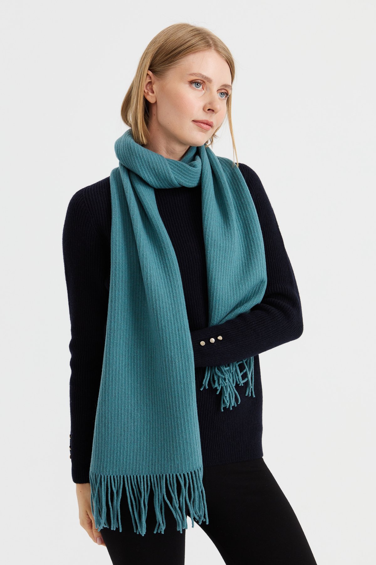 23300Kadın Triko Tek Renk Püsküllü Yün Kaşkol M.Yeşili