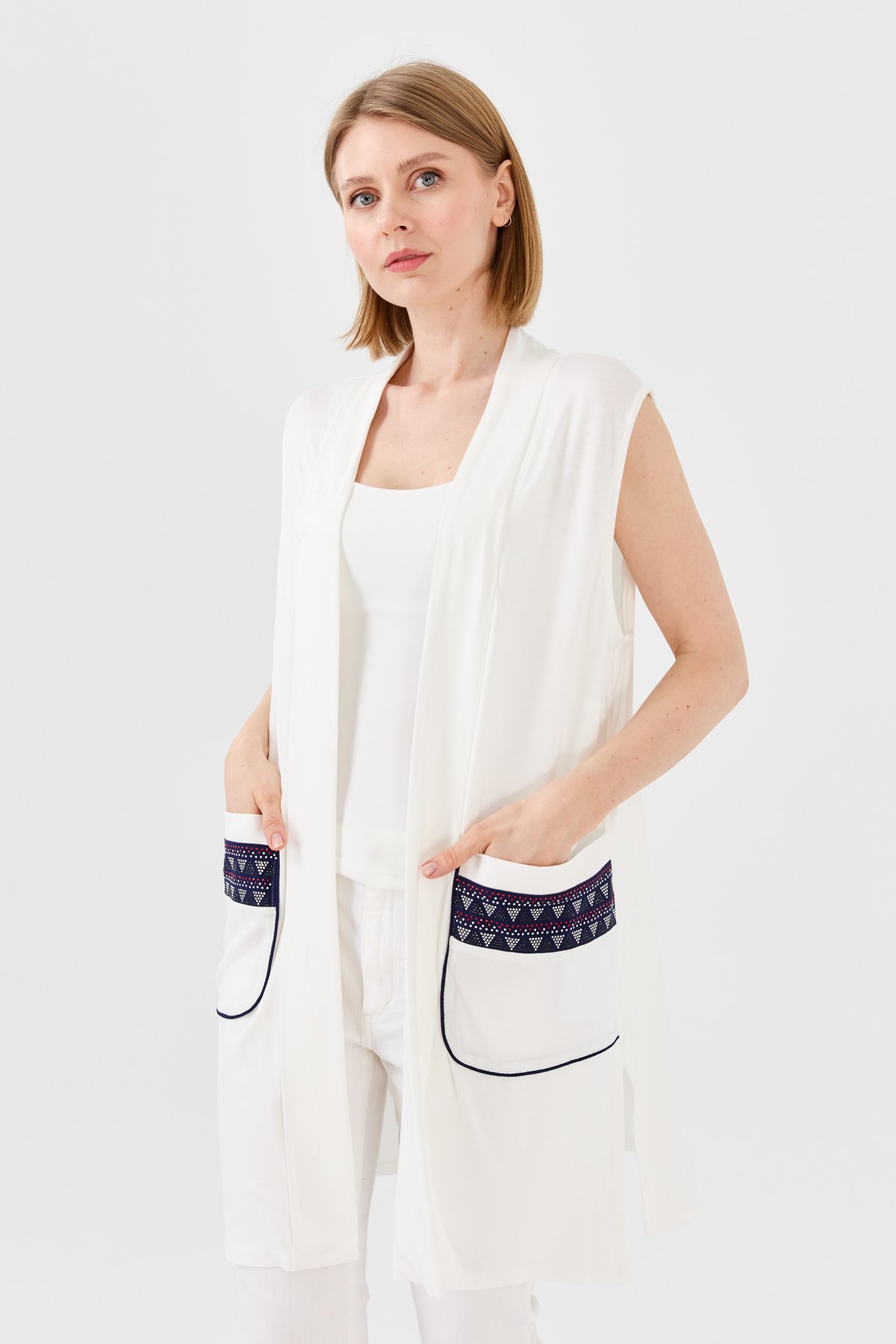22700Женский хлопковый жилет удлиненный кремового цвета