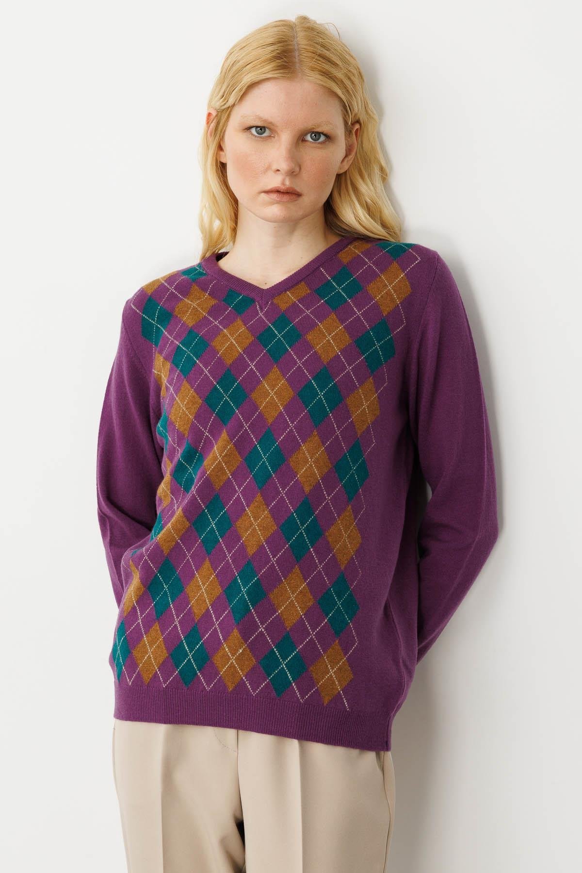 24034Kadın V Yaka Baklavalı Yün Kazak A.Mor