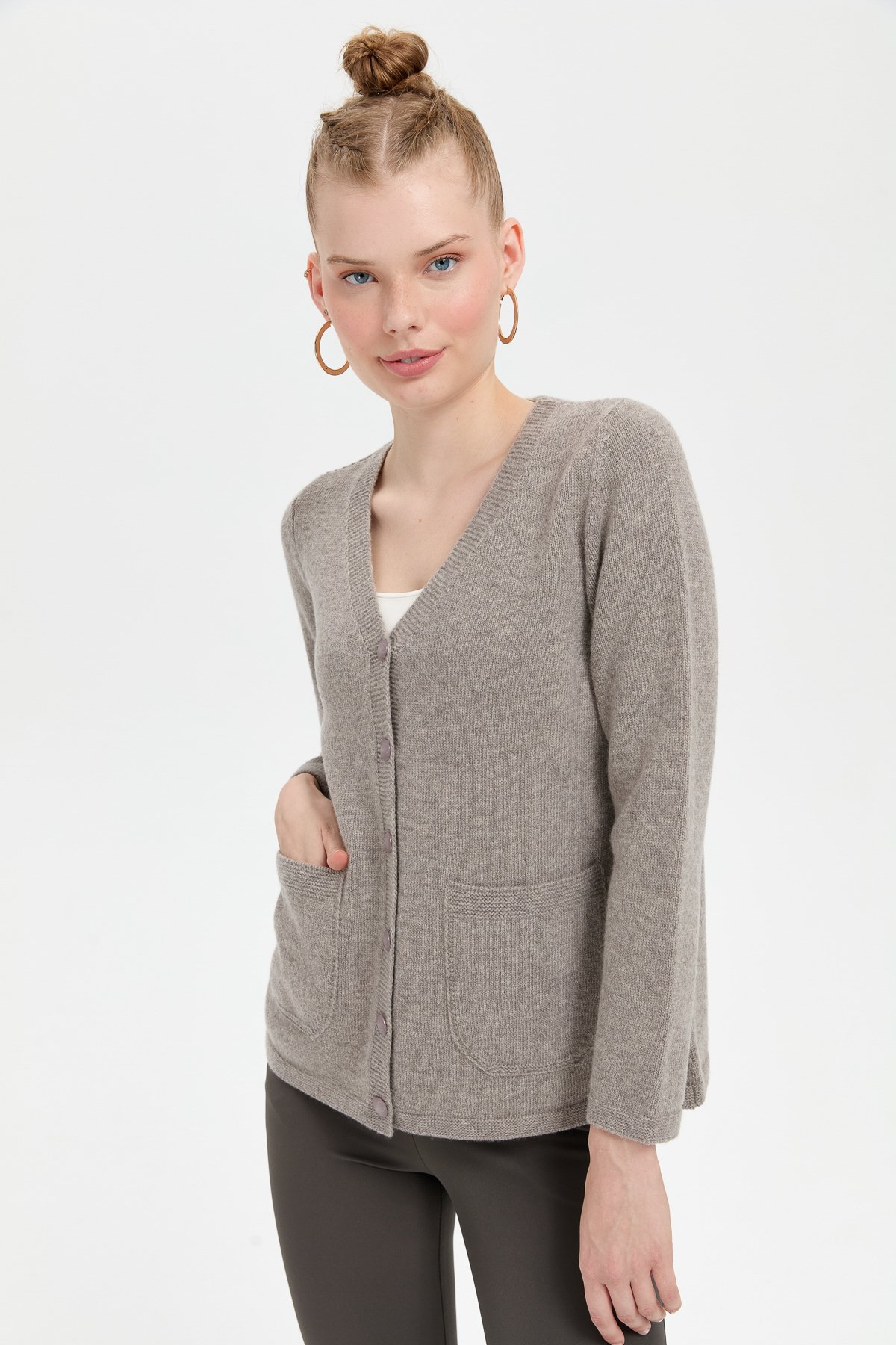 24043Kadın V Yaka Basic Yün Hırka Vizon