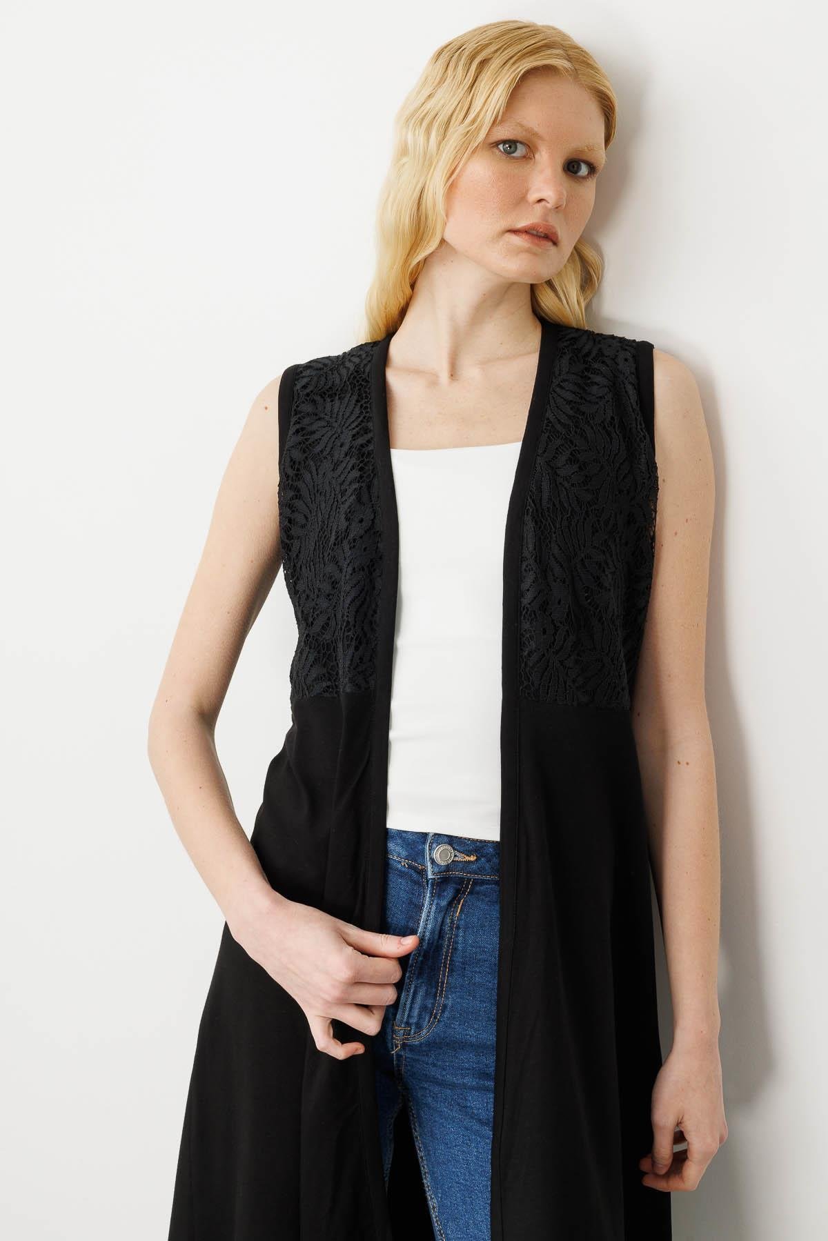 22771Kadın V Yaka Dantel Kumaşlı Yelek Siyah