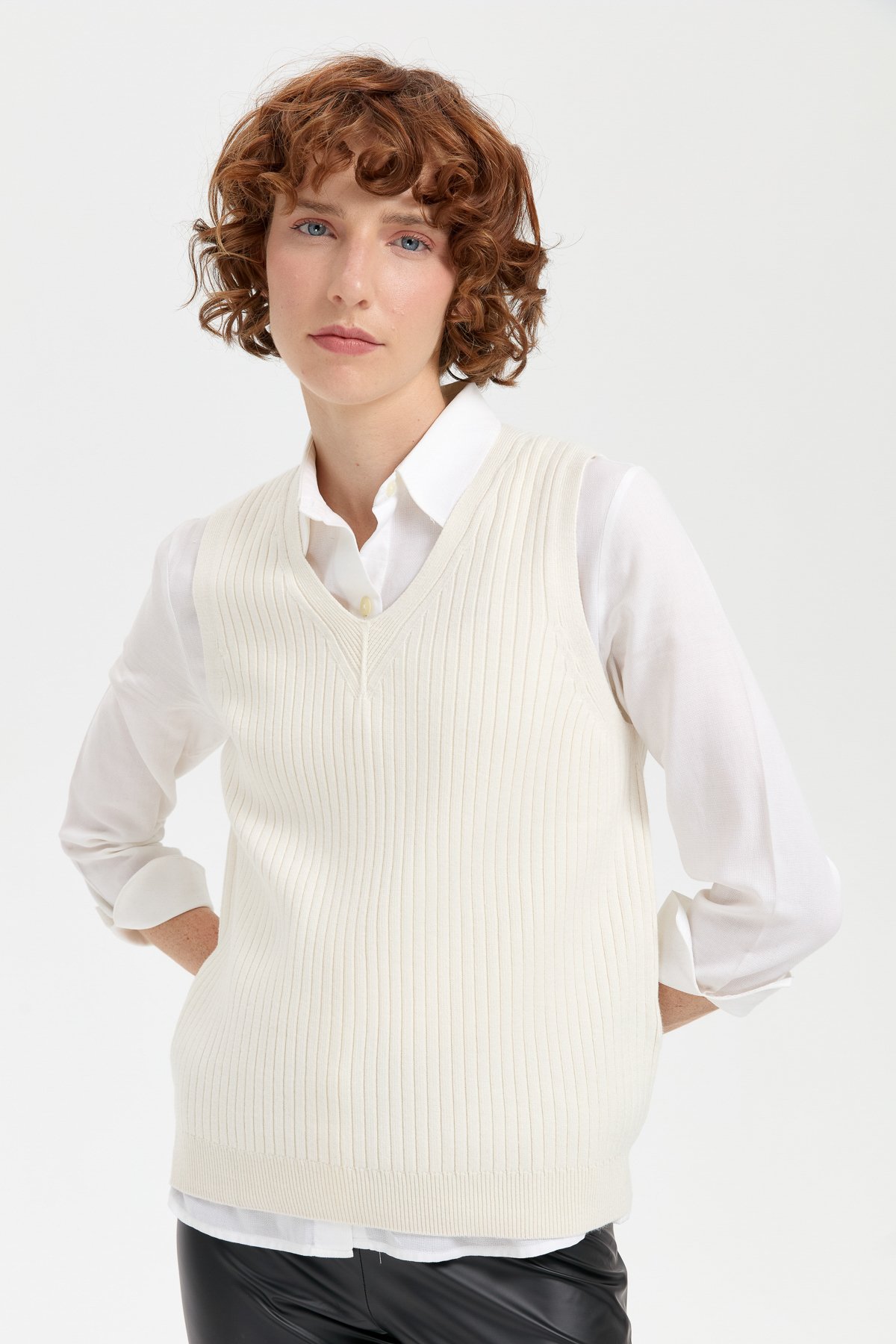 24177Kadın V Yaka Dikişsiz Süveter Kemik