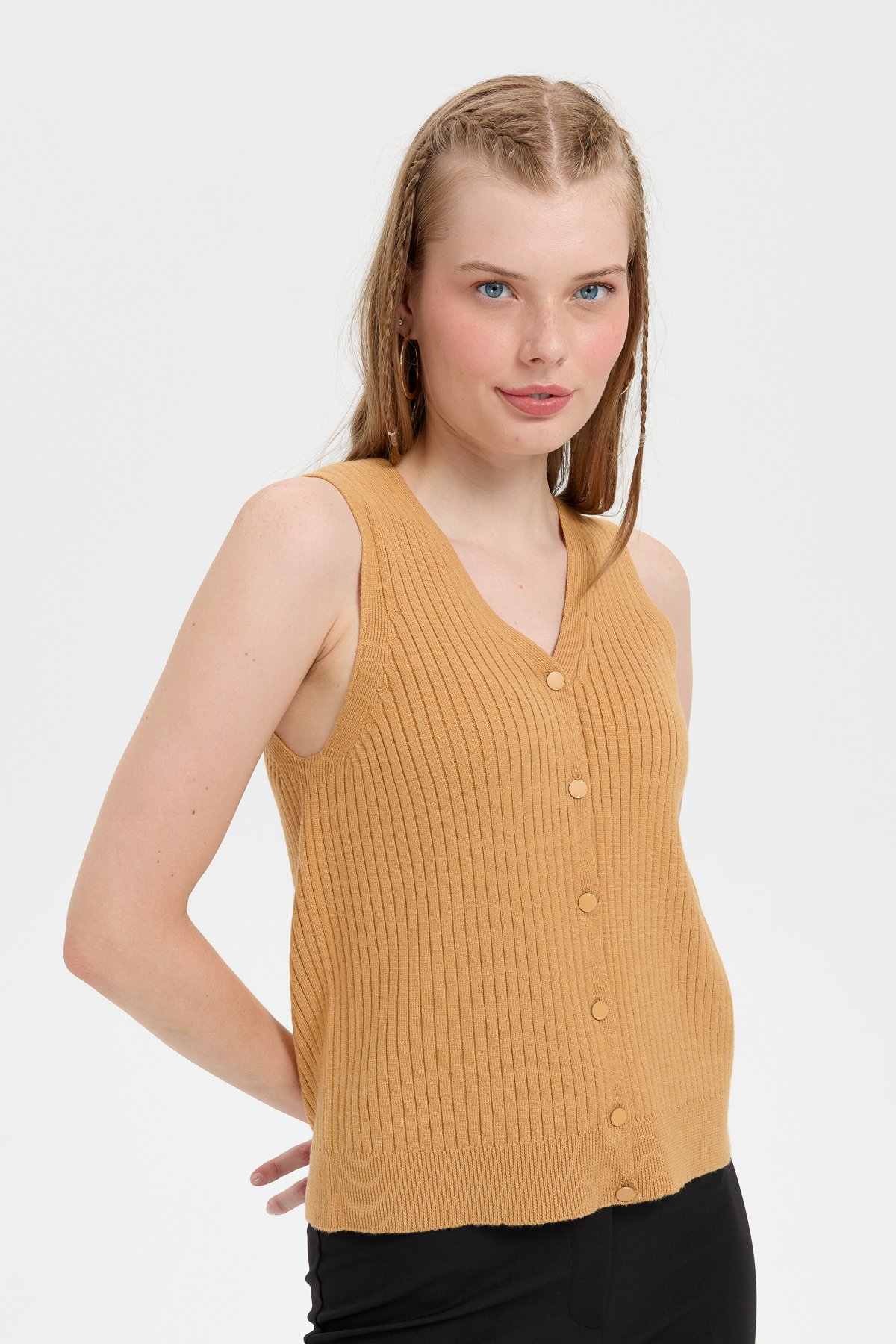 24180Kadın V Yaka Dikişsiz Yelek Camel