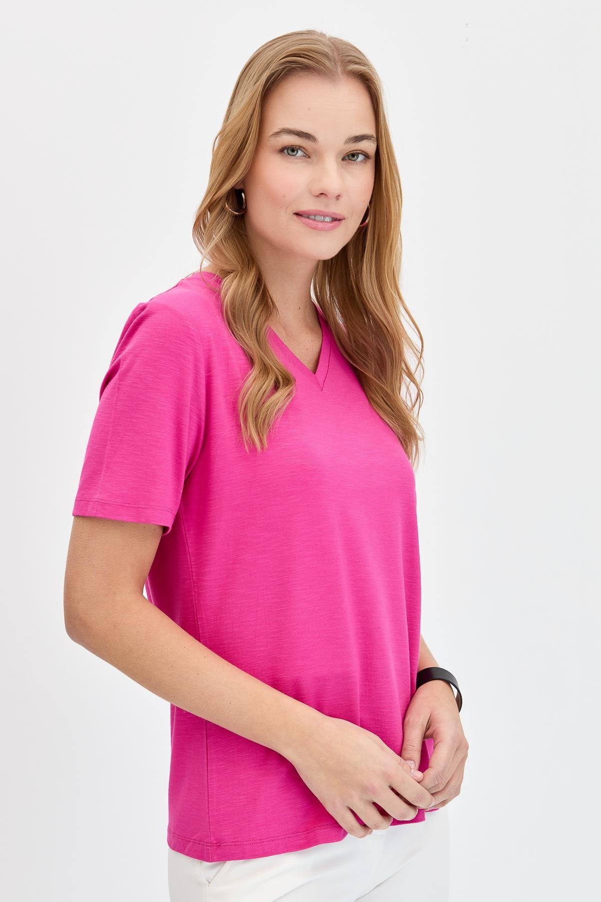 KMY24085Kadın V Yaka Flamlı Kumaş Basic Tshirt Fuşya