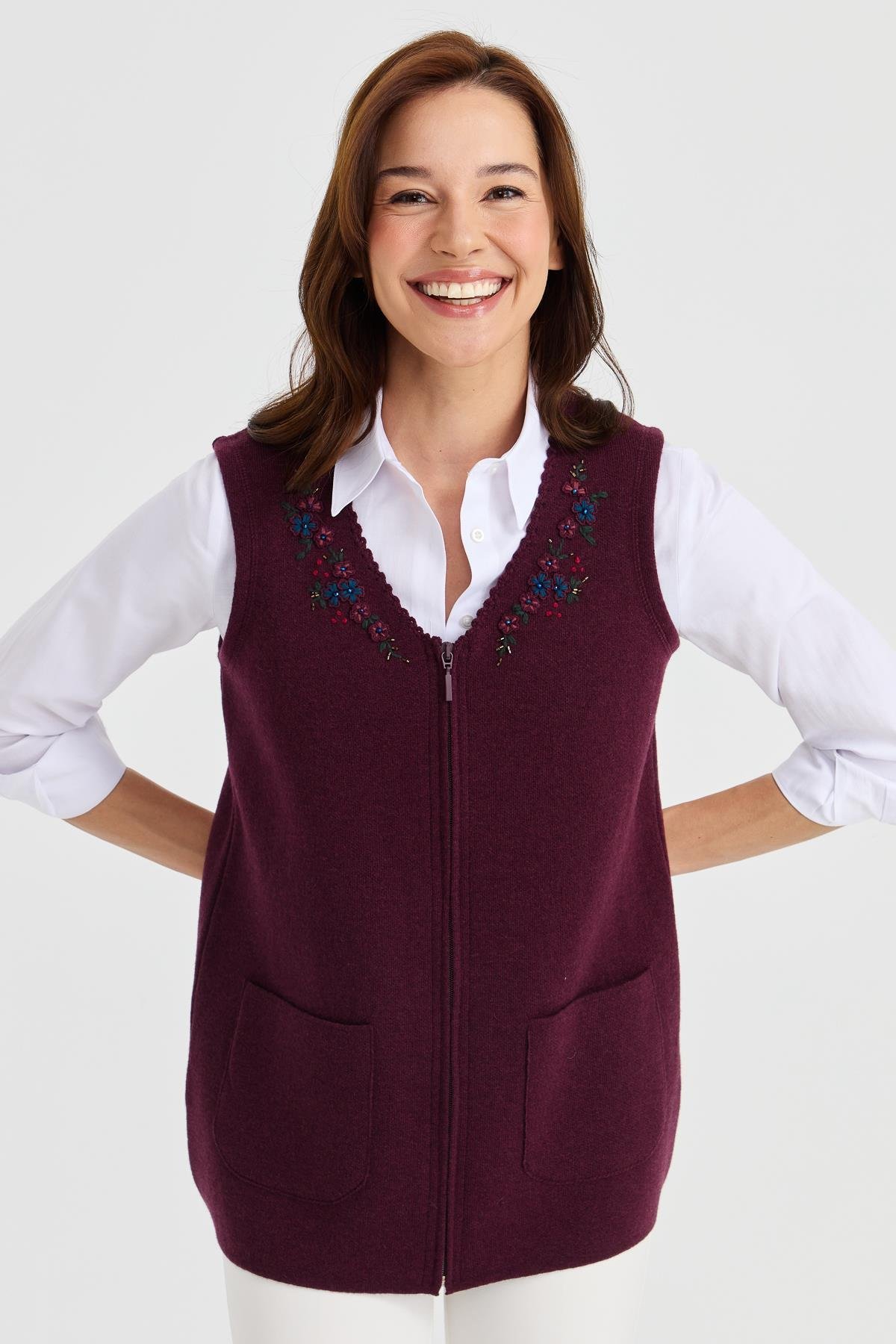 23001Kadın V Yaka Kenarı Dantel İşlemeli Yün Yelek K.Mürdüm