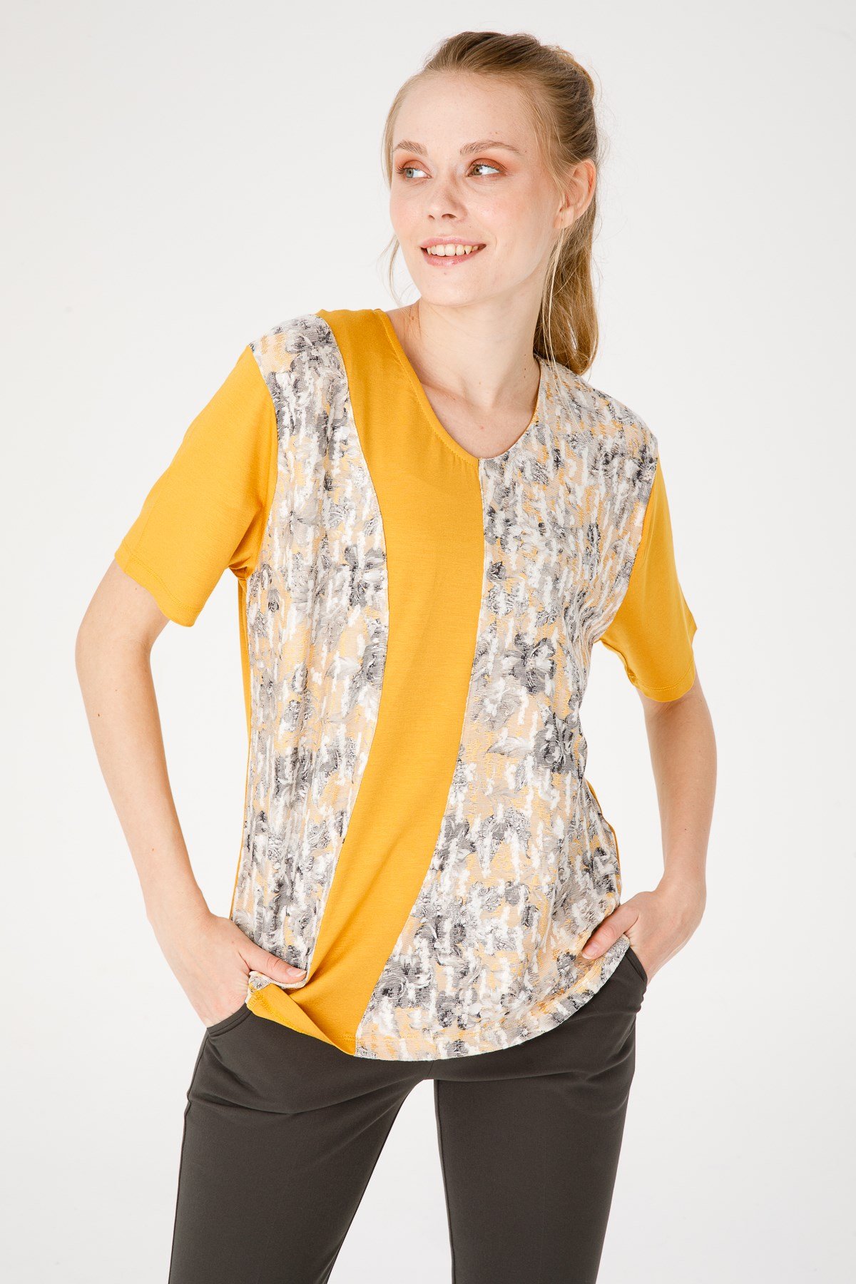 KADIN V YAKA KISA KOL ÇİÇEK BASKILI PENYE BLUZ K.BAL