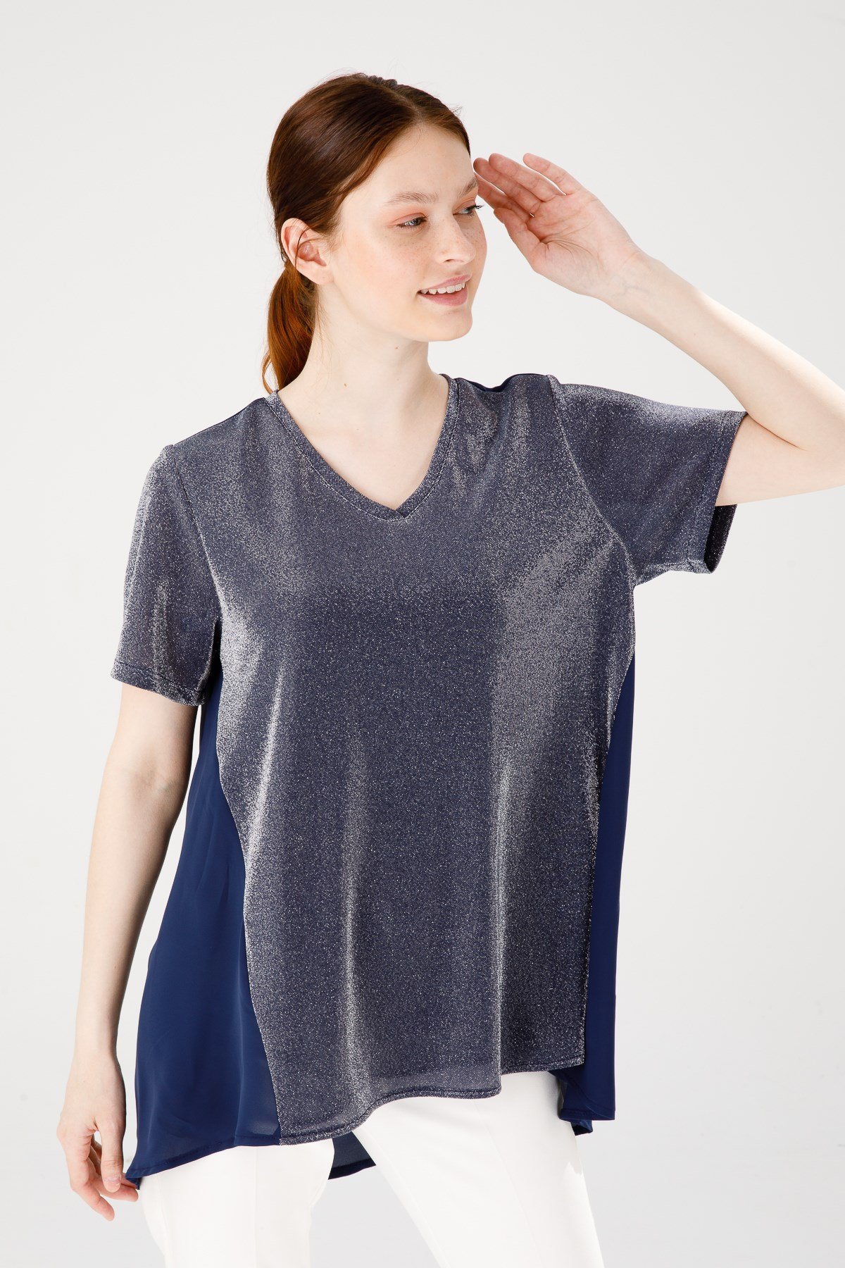 KADIN V YAKA KISA KOL ŞİFONLU PARLAK KUMAŞ TUNİK LACİVERT