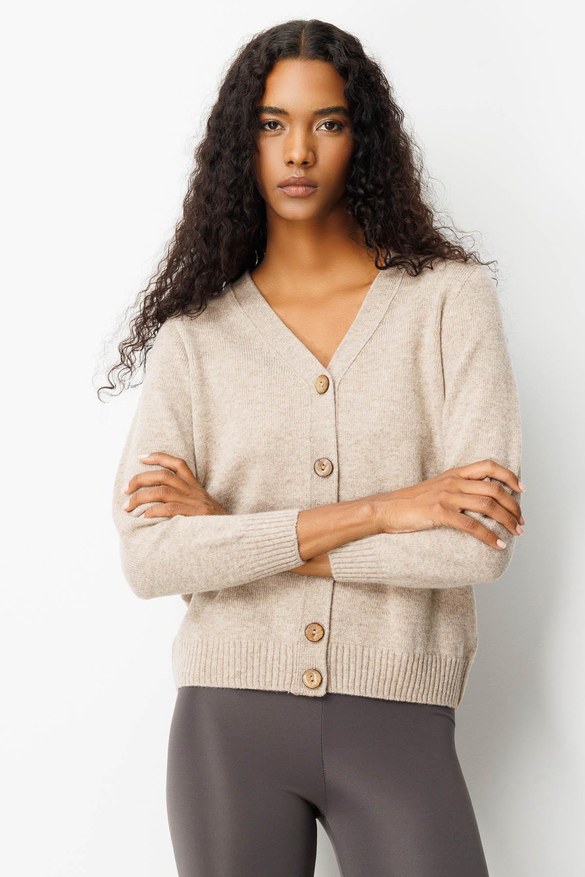 25222Kadın V Yaka Kısa Yün Hırka K.Bej