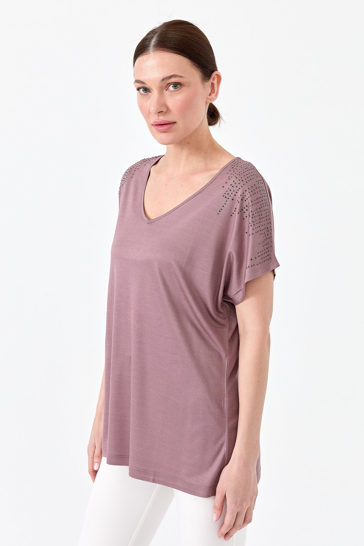23455Kadın V Yaka Omuzları Taşlı Penye T-shirt Mürdüm