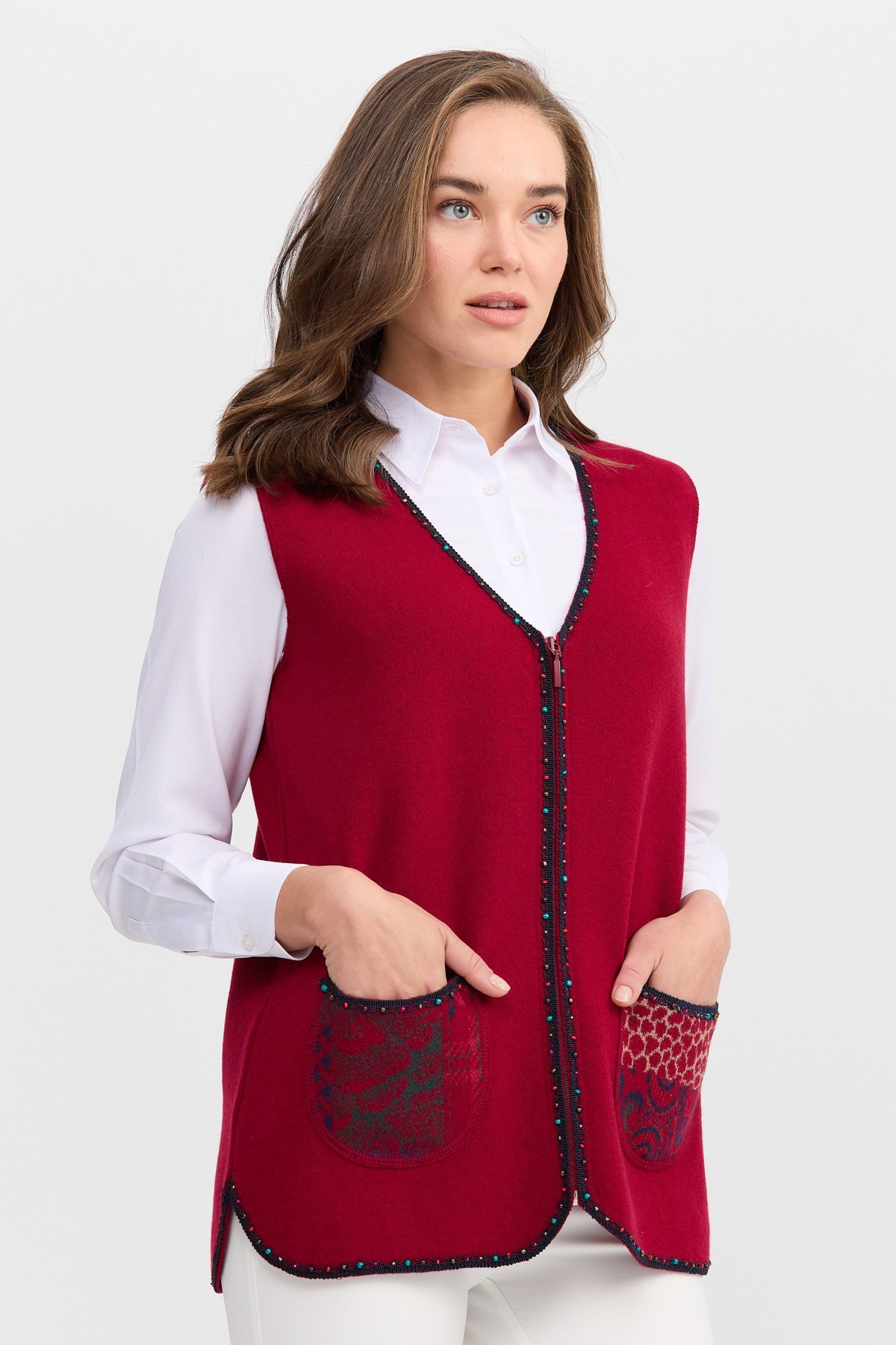 22112Kadın V Yaka Su Taşı Boncuk İşlemeli Kısa Yün Yelek V.Çürüğü