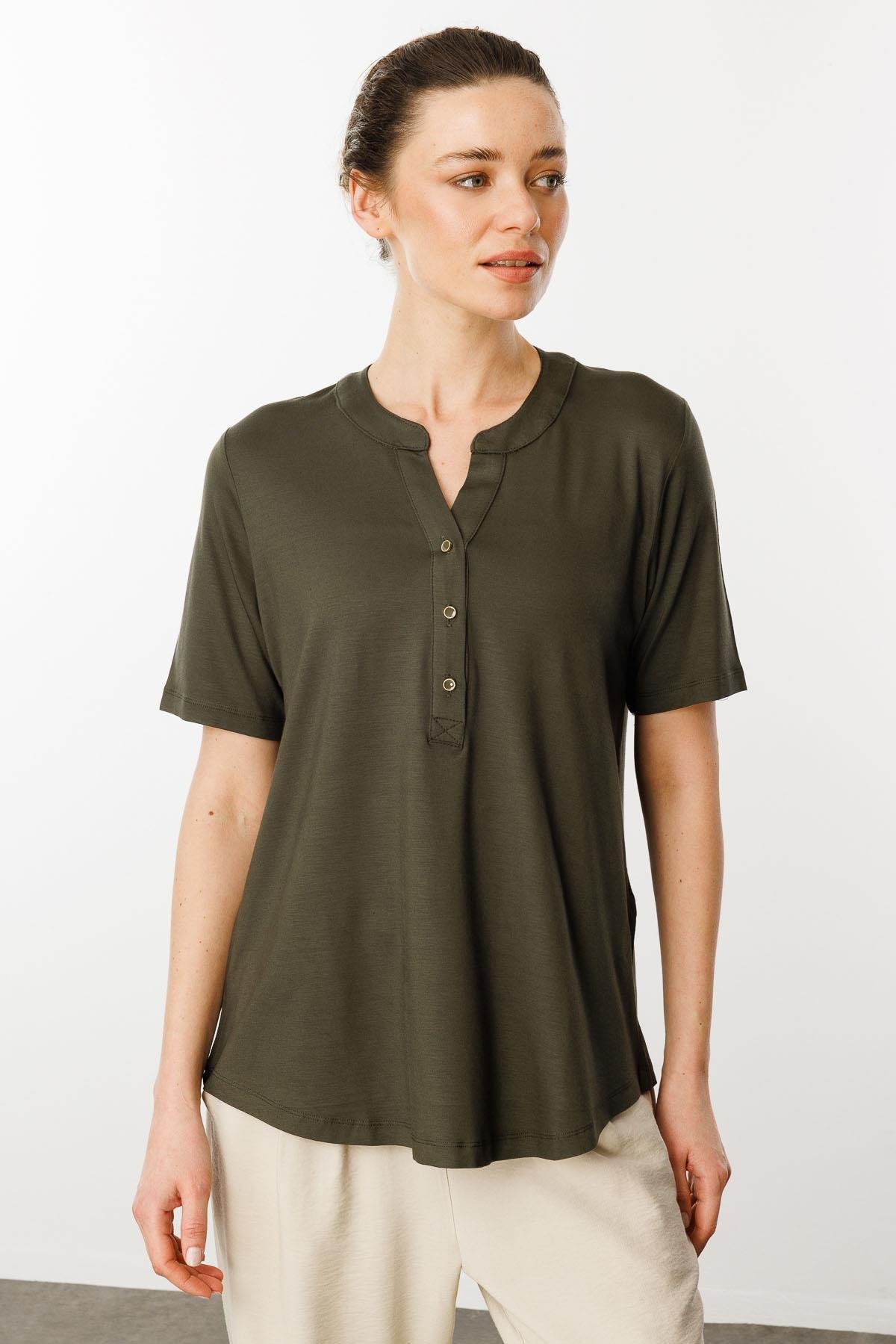 25764Kadın Yakası Düğmeli Penye Gömlek Haki