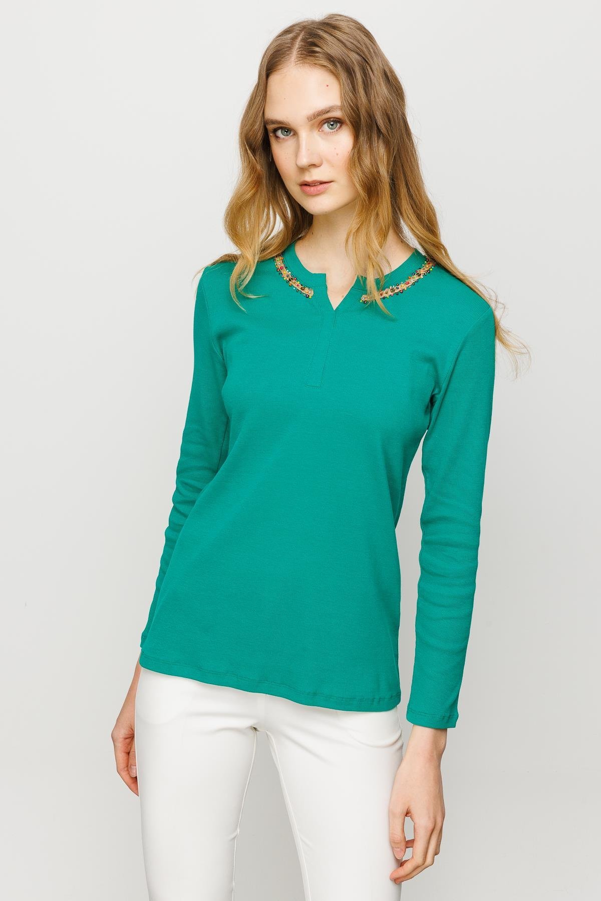 23752Kadın Yakası İşlemeli Penye Bluz Yeşil