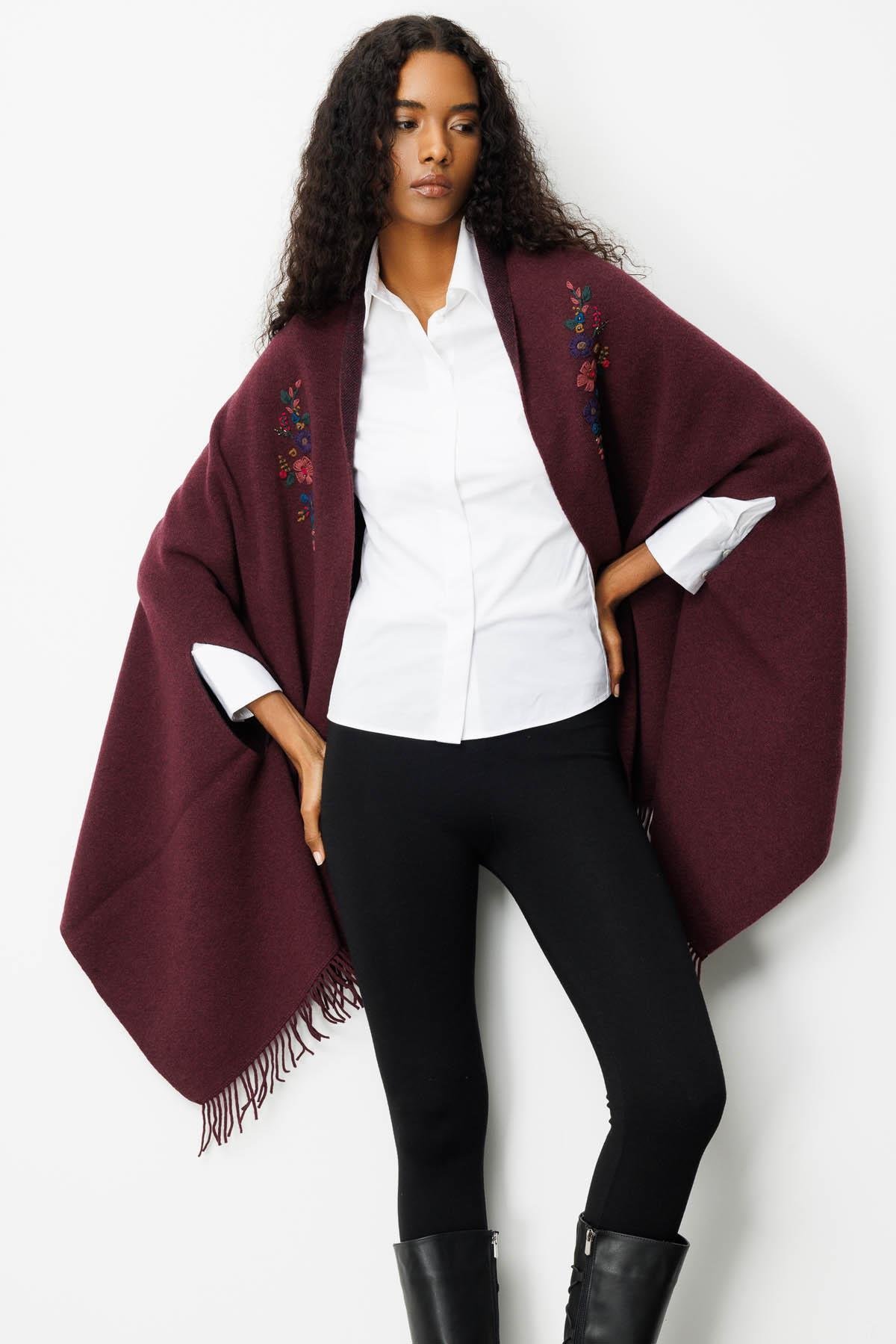 25060Kadın Yakası İşlemeli Koldan Geçmeli Büyük Yün Şal K.Mürdüm