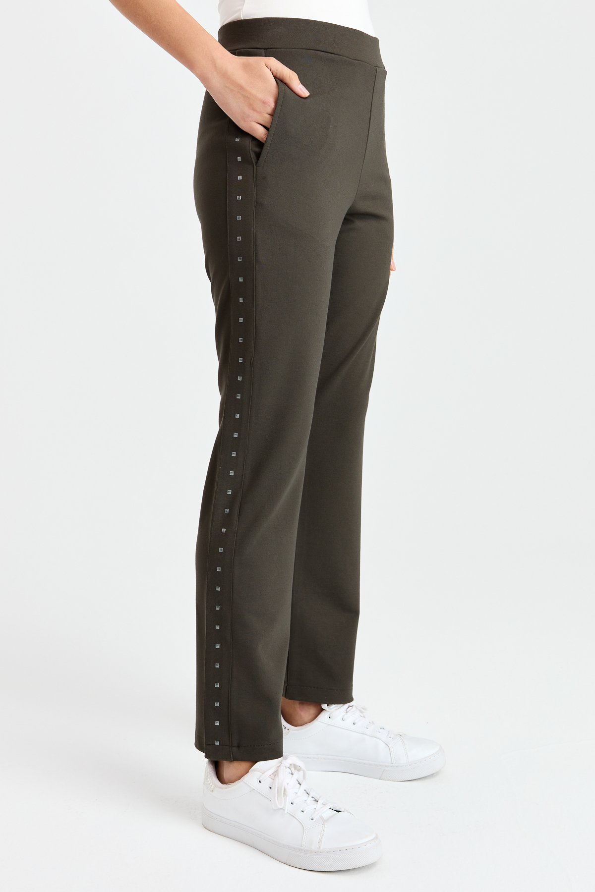 KMK23012Женские спортивные брюки с камнями по бокам