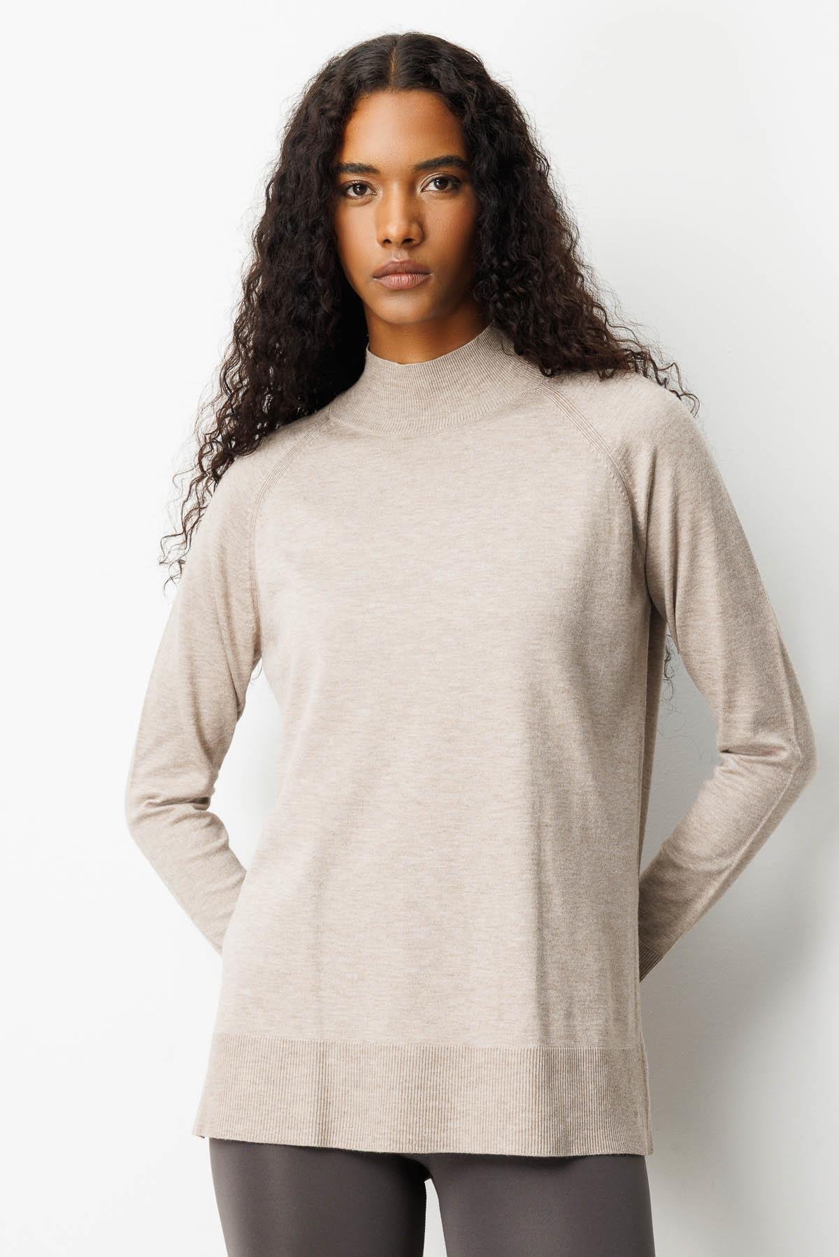 22305Kadın Yarım Balıkçı Yaka Kolları Yırtmaçlı Basic Kazak Vizon