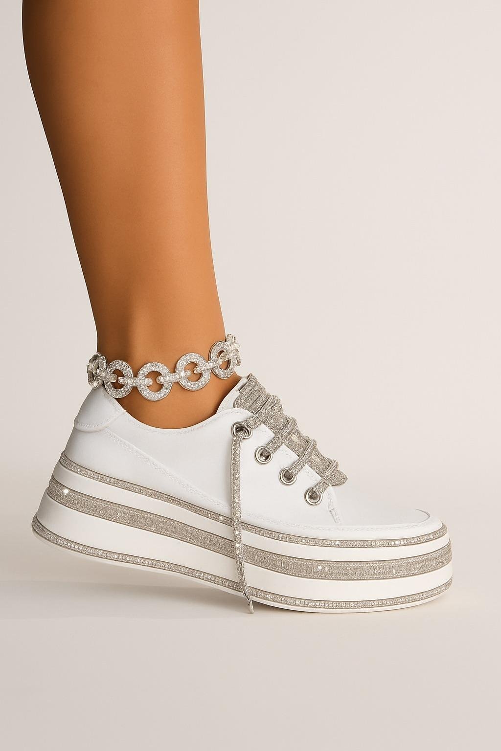Find Kristal Taşlı Keten Spor Ayakkabı Beyaz
