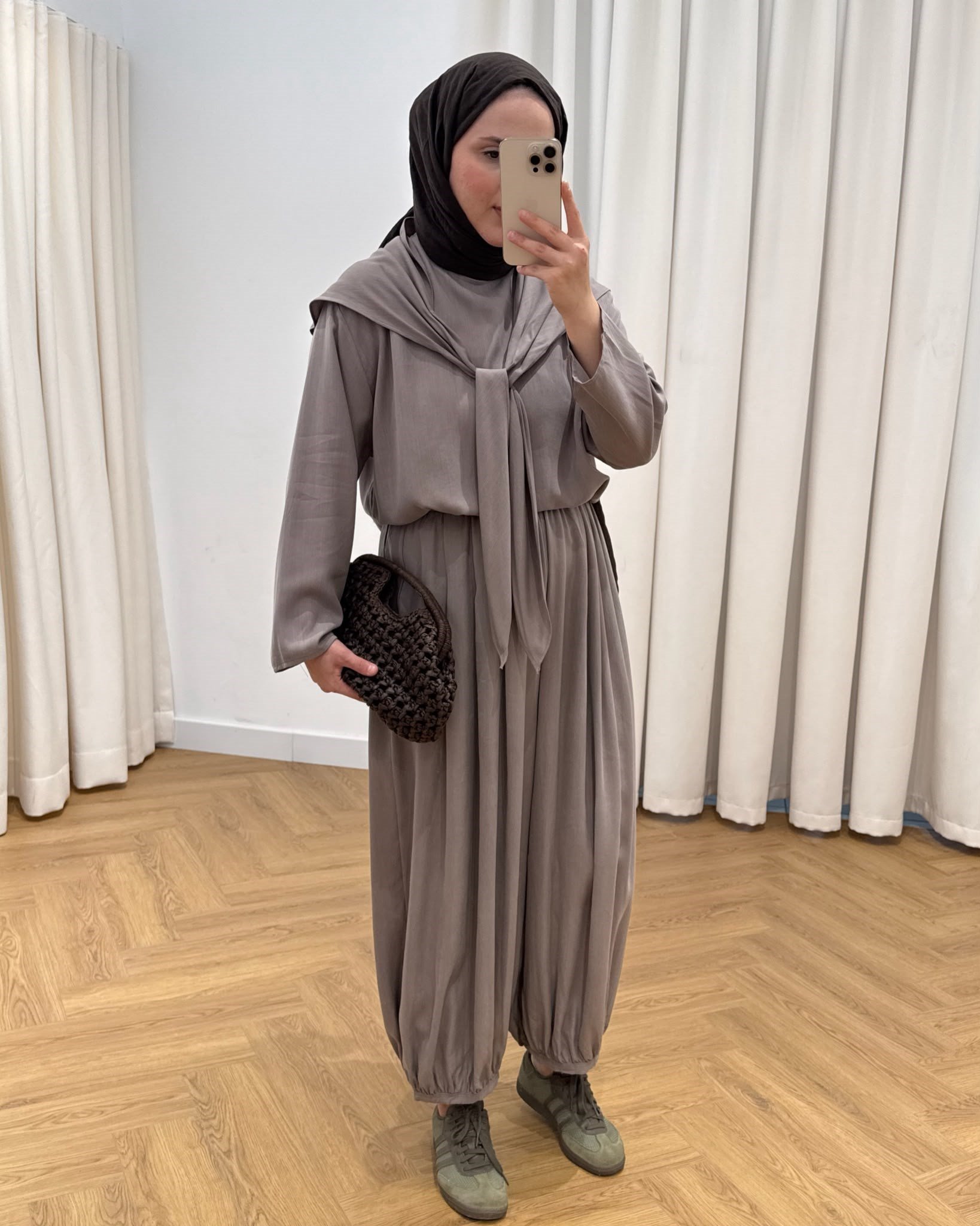 Atkı Detaylı Paçası Lastikli Vizon Takım