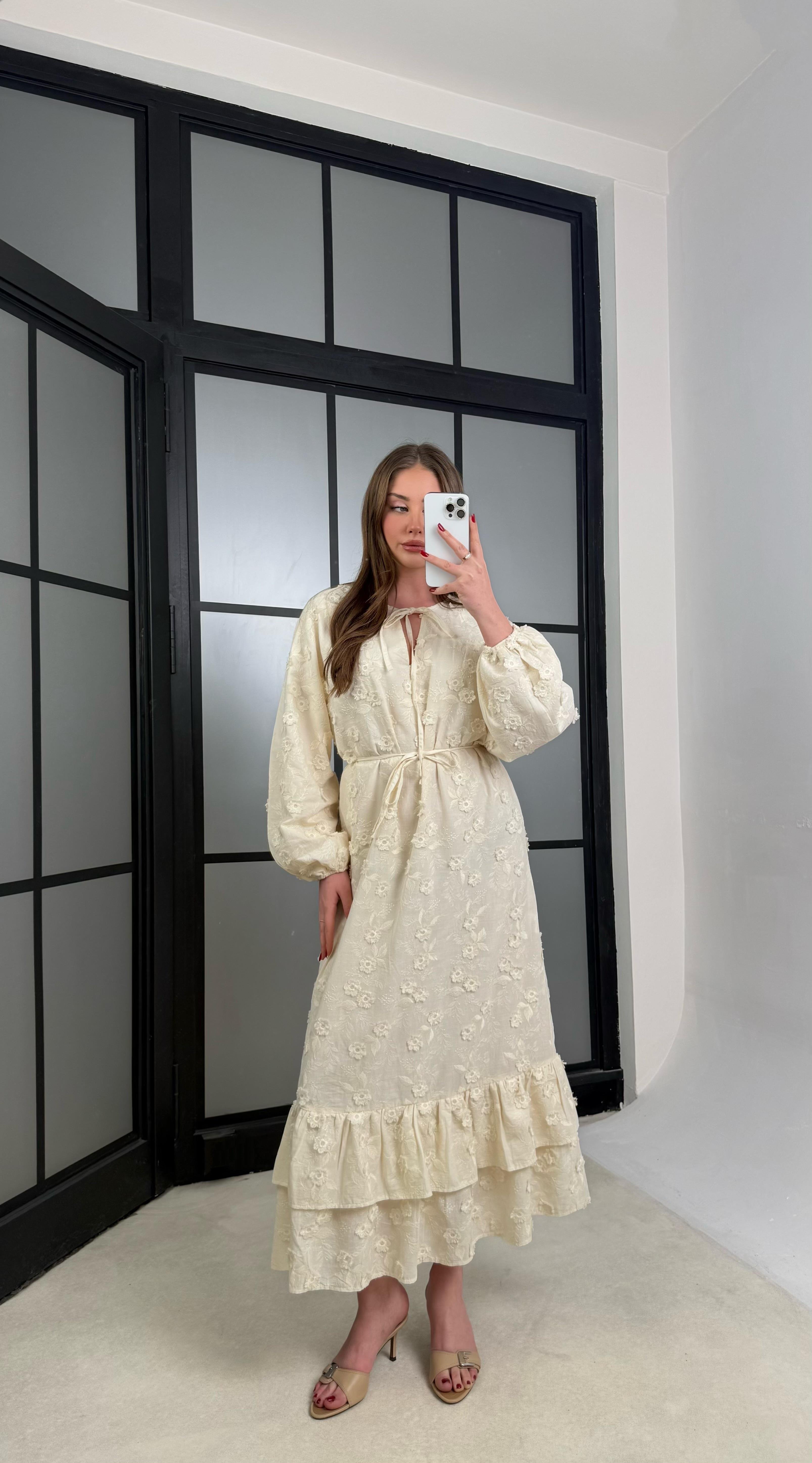 Bej Çiçek Nakış Detaylı Kuşaklı Astarlı Elbise GAUS-01257GAUSELBİSEGAUS-01257