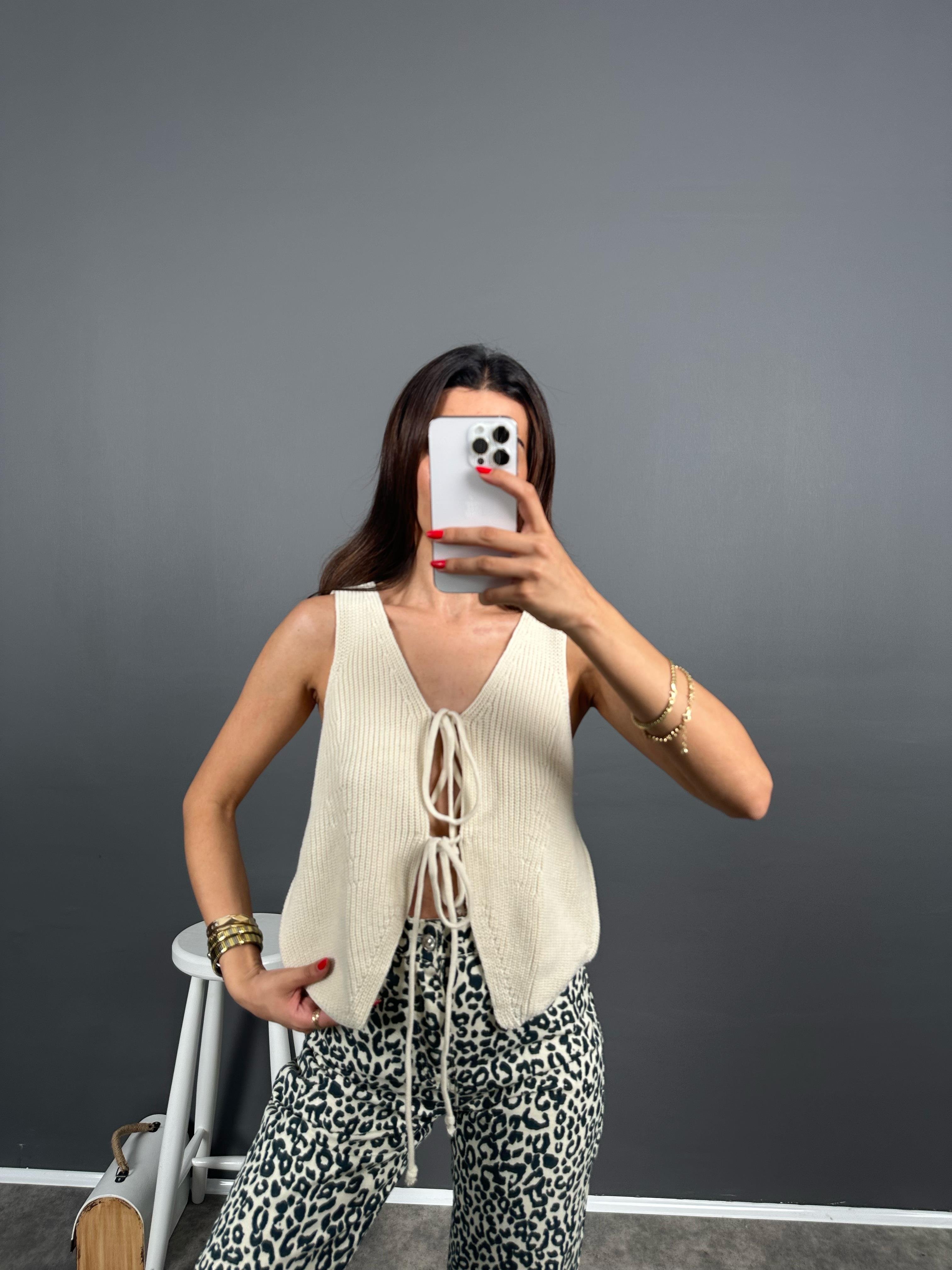 MD Taş Önden İp Bağlamalı Triko Örme YelekGausYELEKGU008898