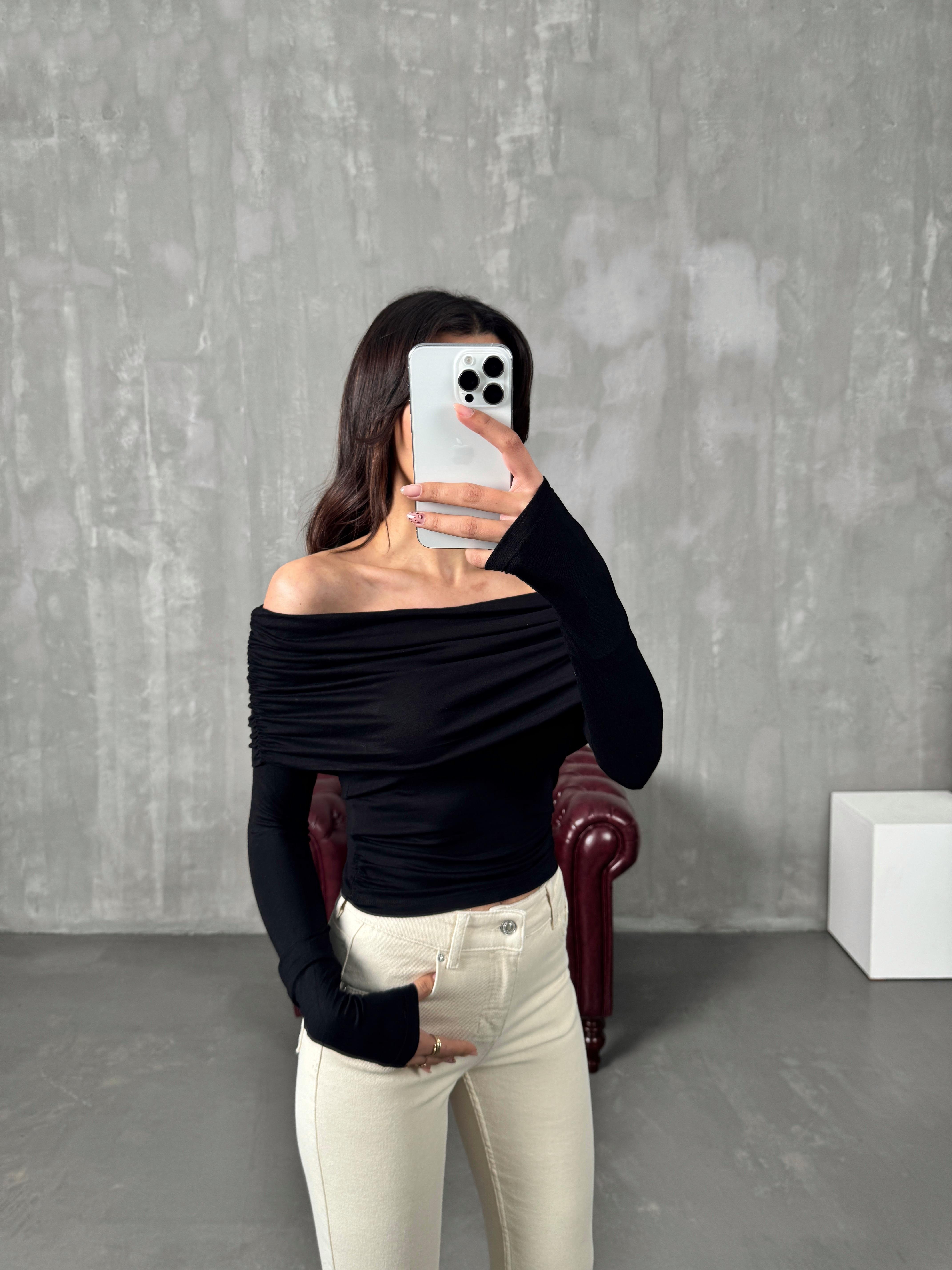 Bells Siyah Kayık Yaka Bluz 