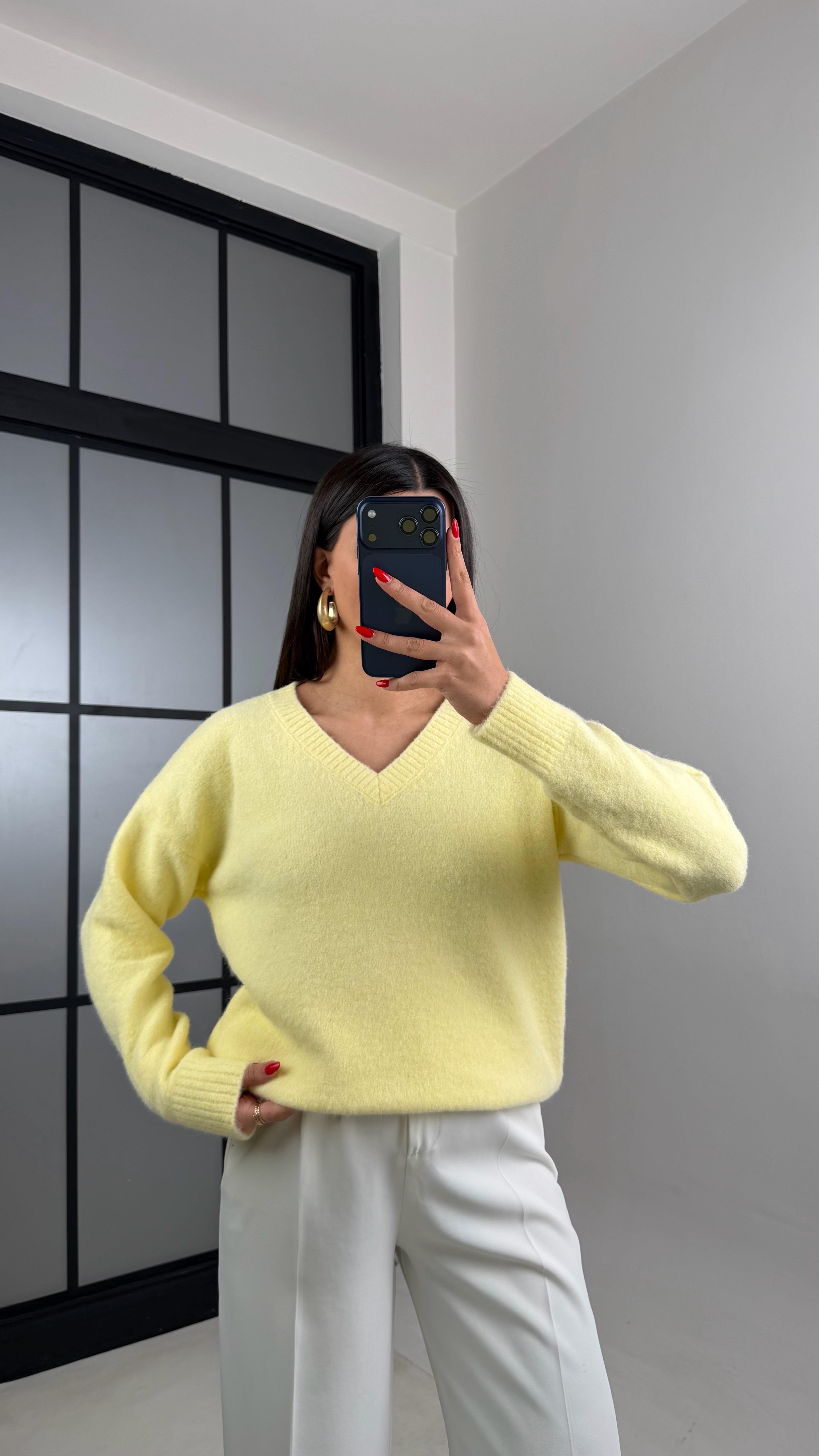 Sarı V Yaka Yumuşak Dokulu Triko Kazak GAUS-00968GAUSKAZAKGAUS-00968