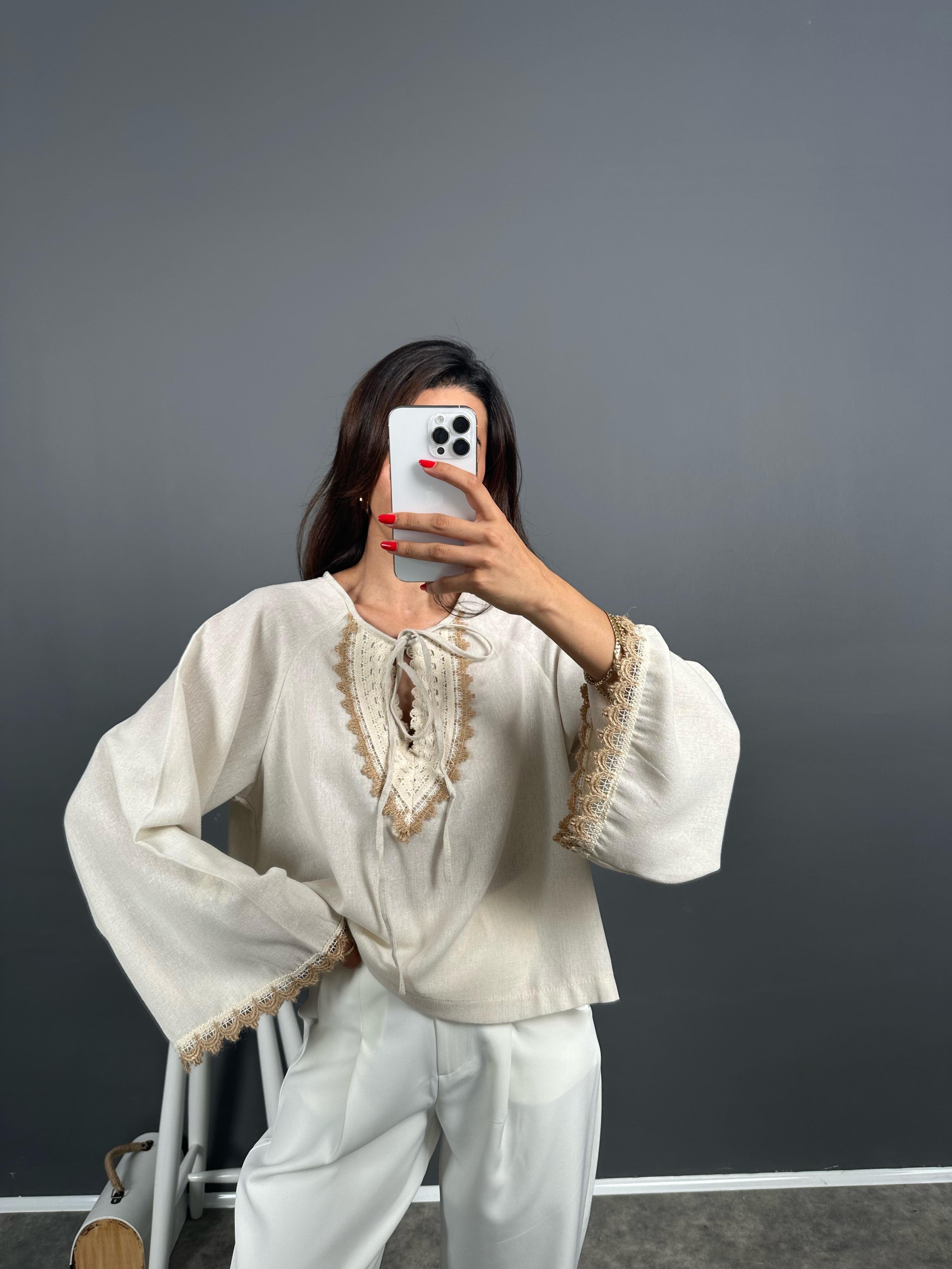 Taş Nakışlı V Yaka Önden Bağlamalı Keten Bluz