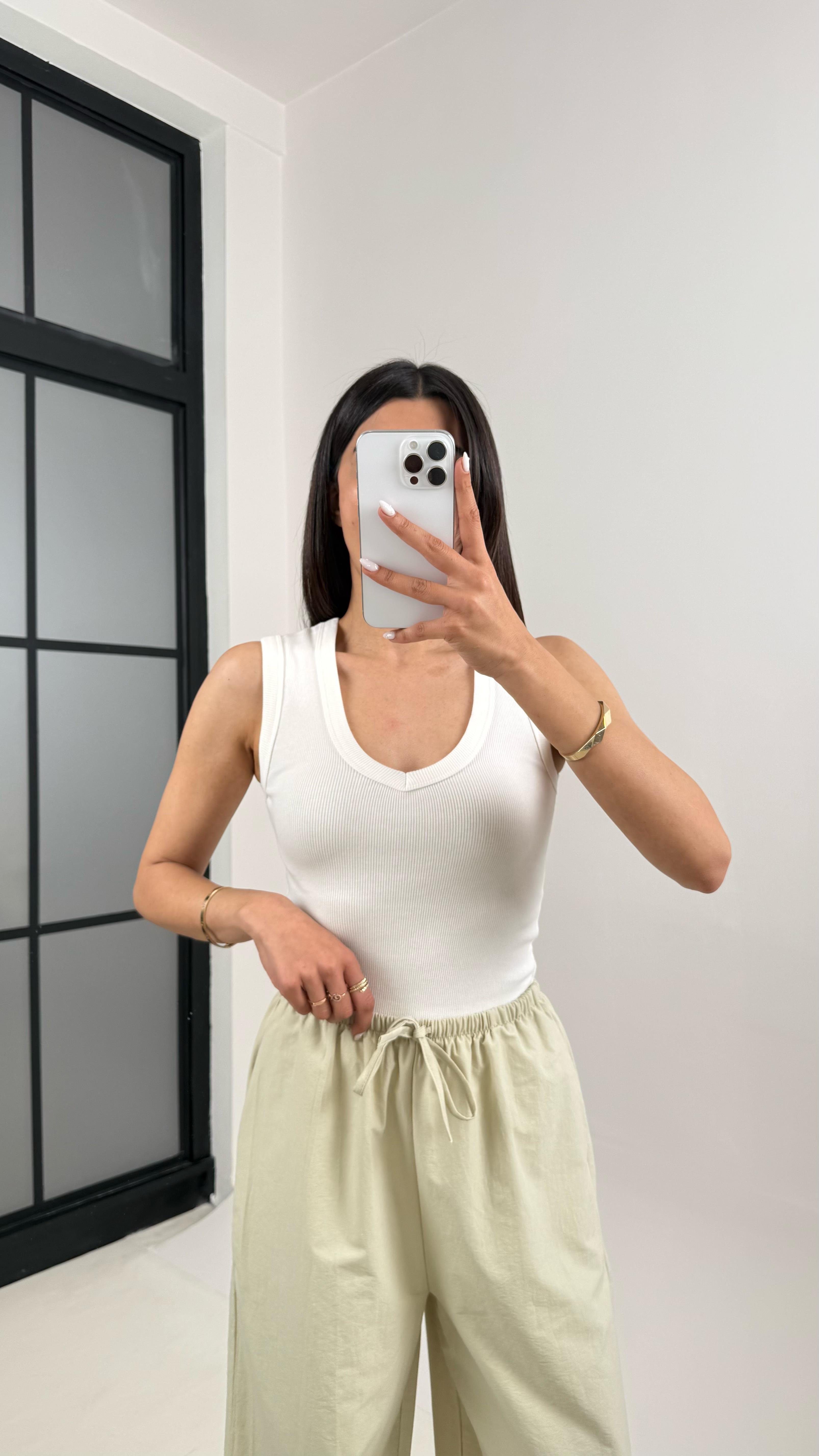 Beyaz V Yaka ZR Muadil Tshirt Gaus00359GausTSHIRTGU1001829