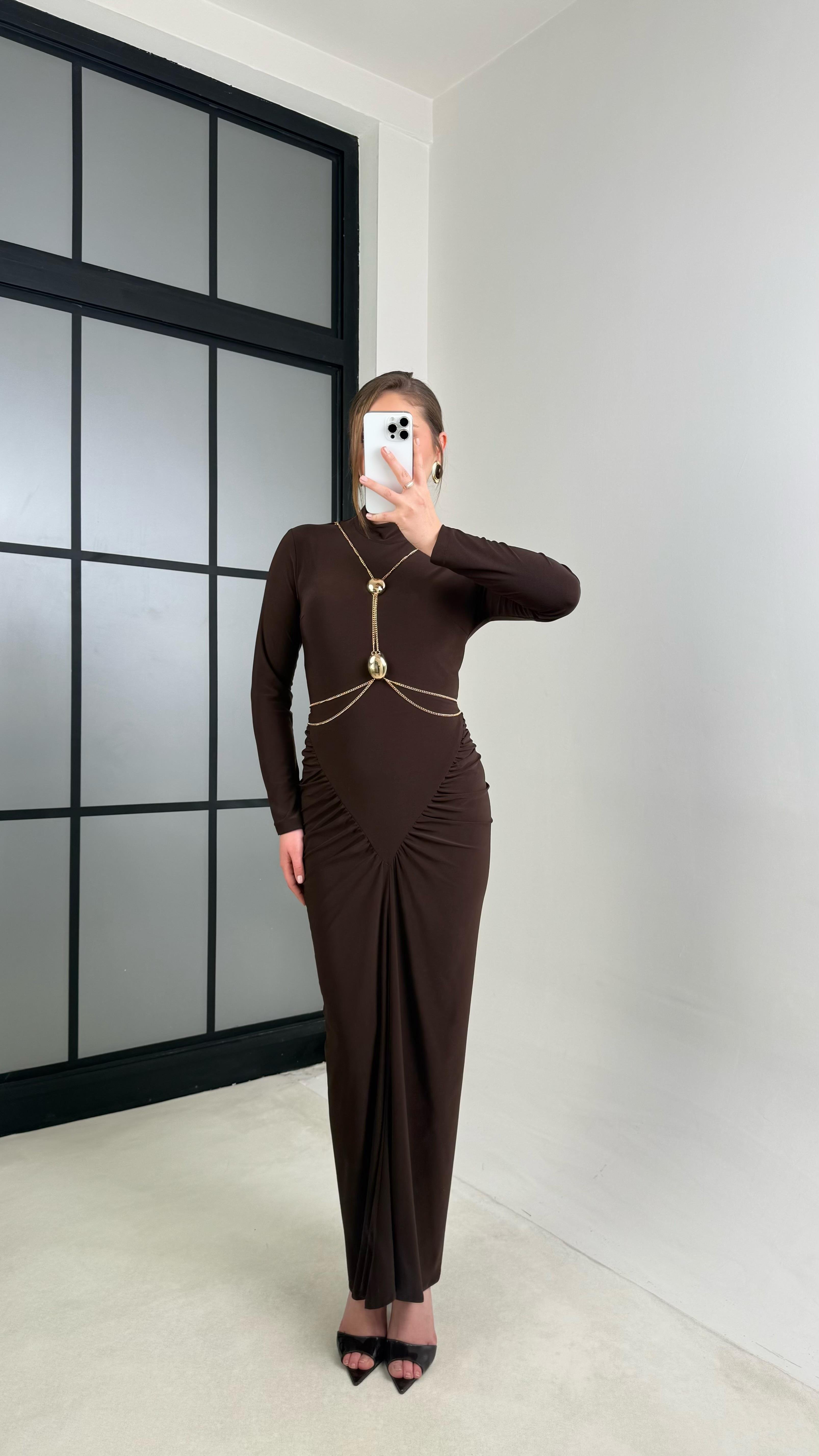 Acı Kahve Aksesuar Detaylı Tasarım Elbise GAUS-00922GAUSELBİSEGAUS-00922