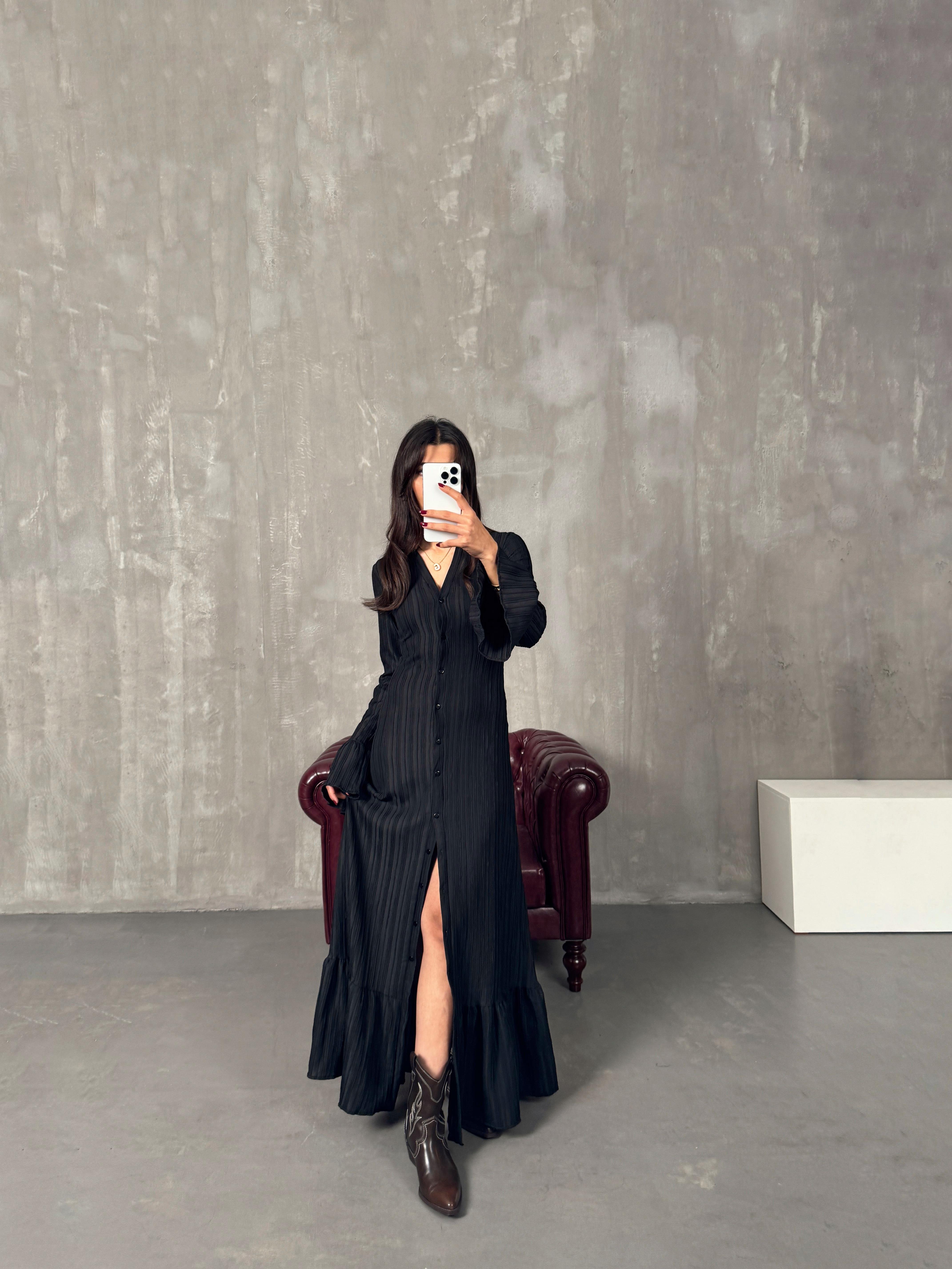 Nita Siyah V Yaka Düğmeli Elbise