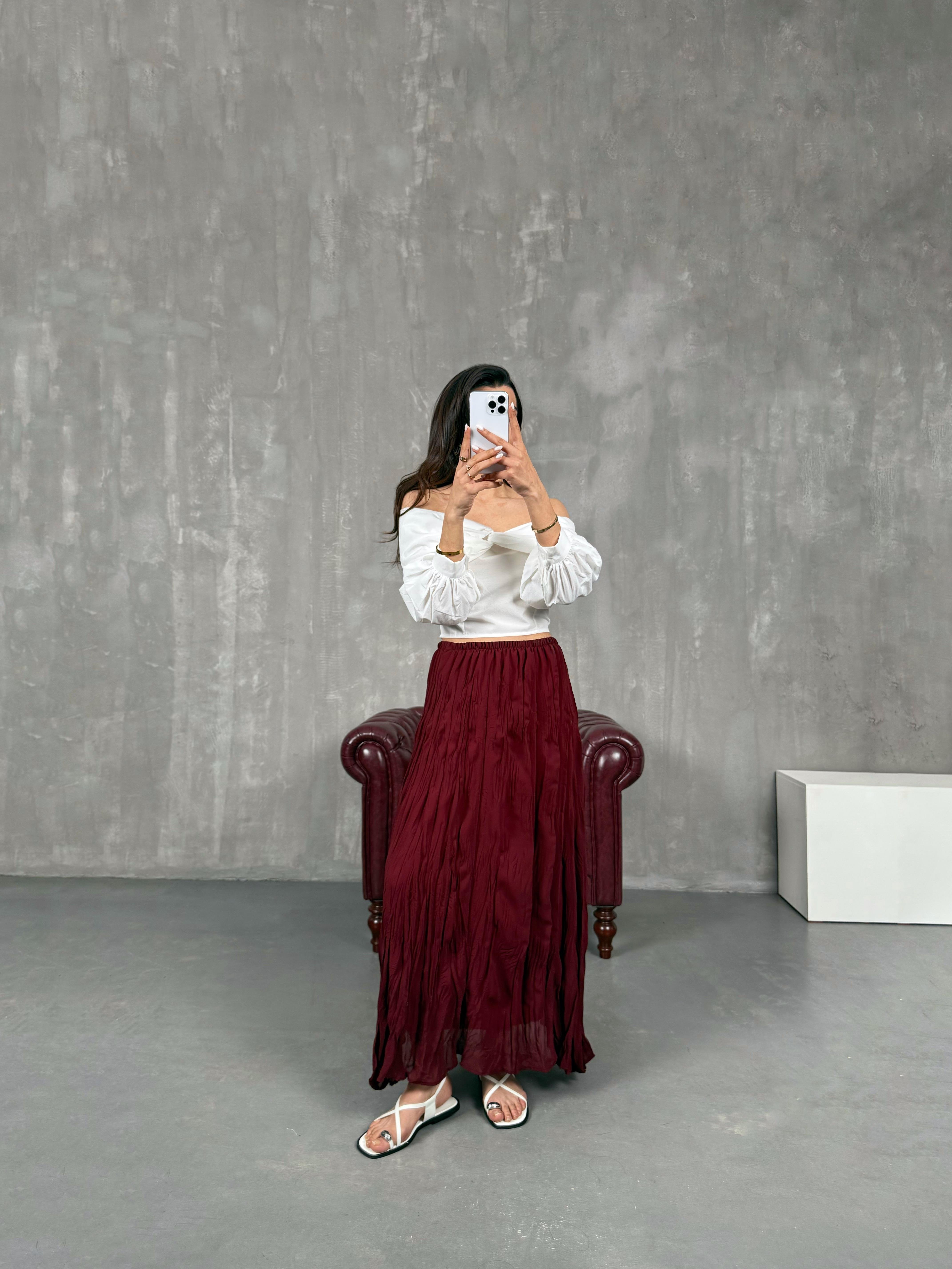 تنورة لون بوردو مبطنّة وبتفاصيل تول مجعّد Gaus00052