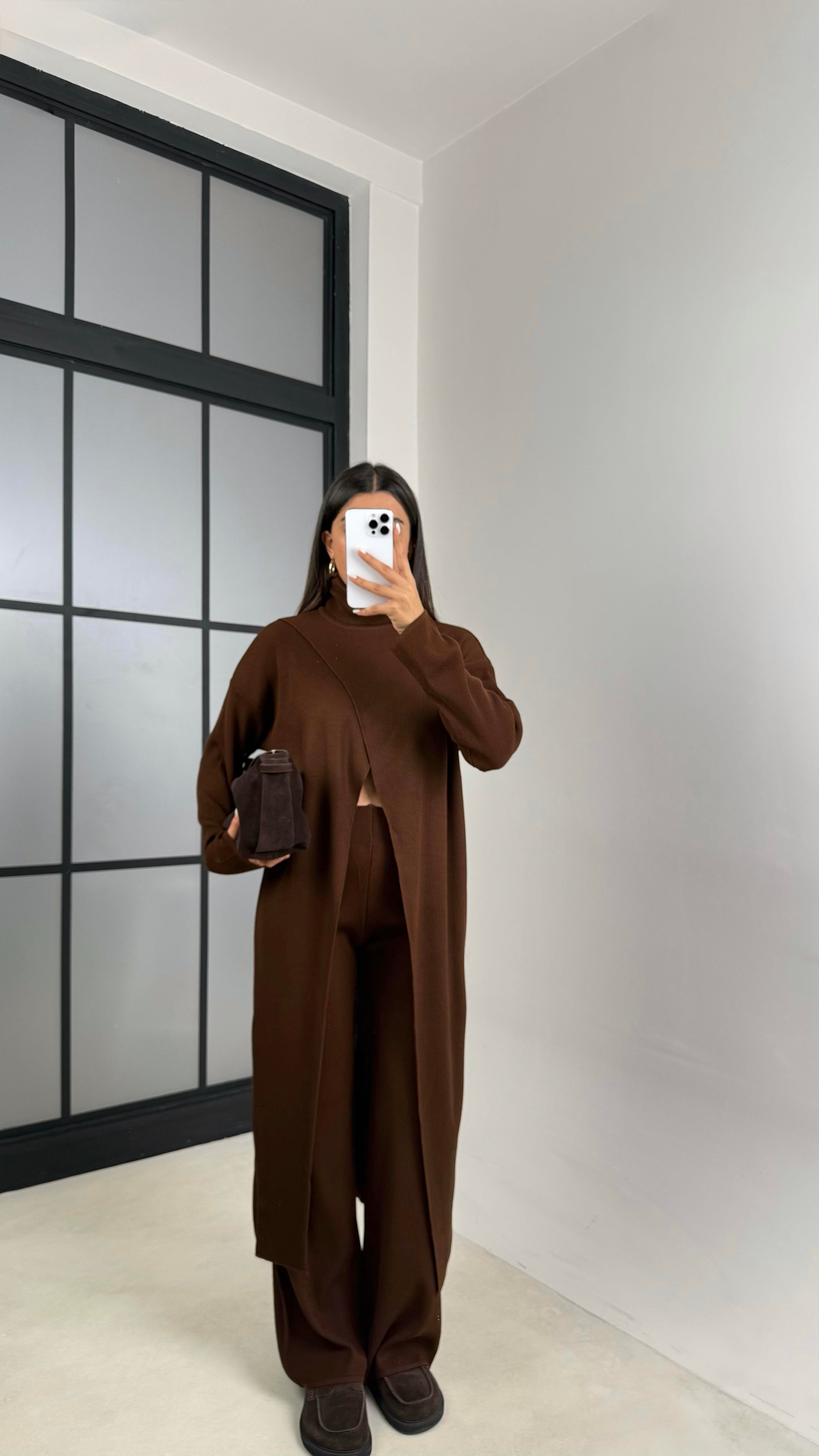 Kahve Balıkçı Yaka Asimetrik Kesim Kazak Beli Lastikli Pantolon İkili Triko Takım GAUS-00591GAUSTAKIMGAUS-00591