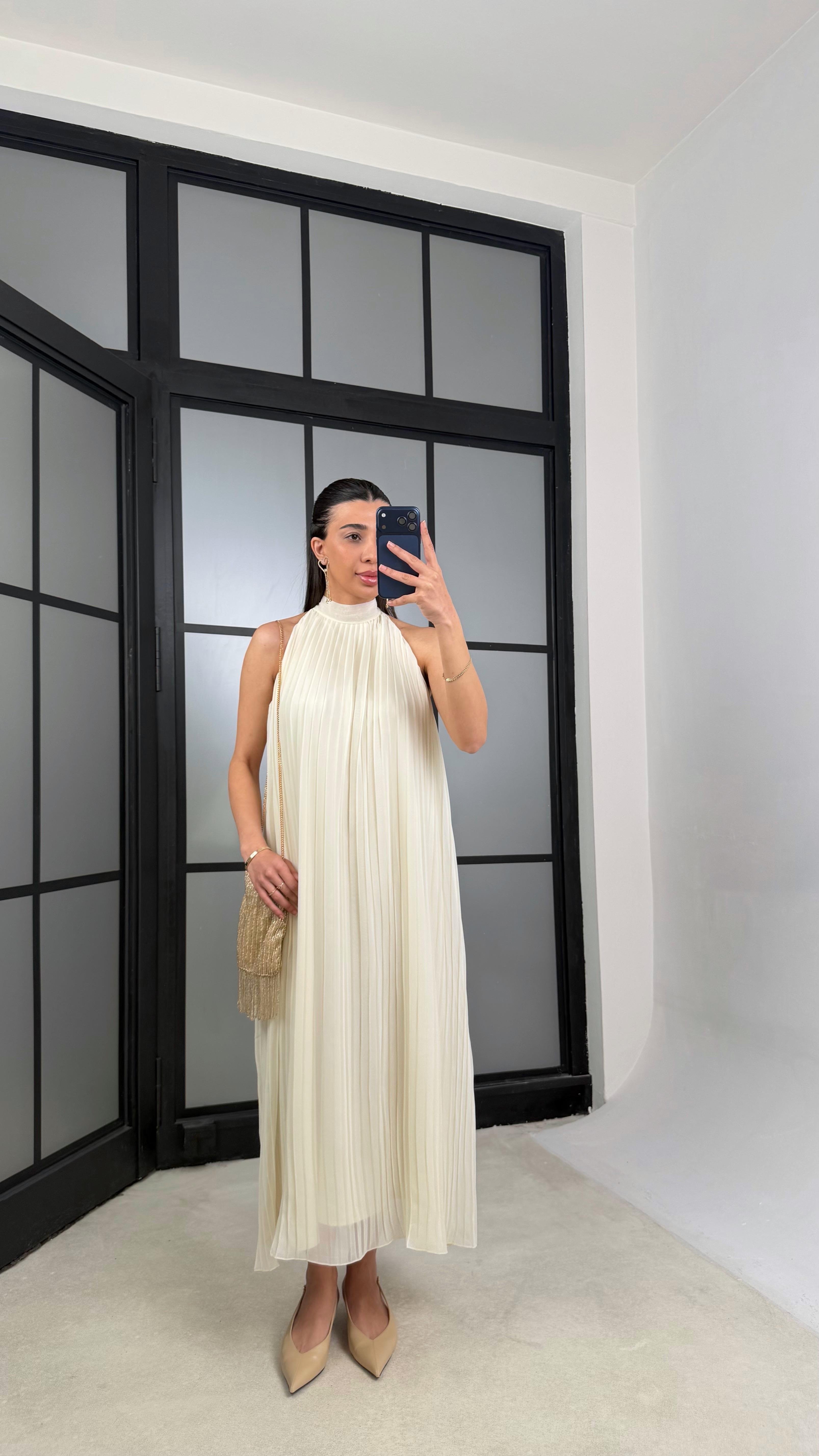 Krem Boyundan Bağlamalı Astarlı Pileli Tasarım Elbise GAUS-01363GAUSELBİSEGAUS-01363