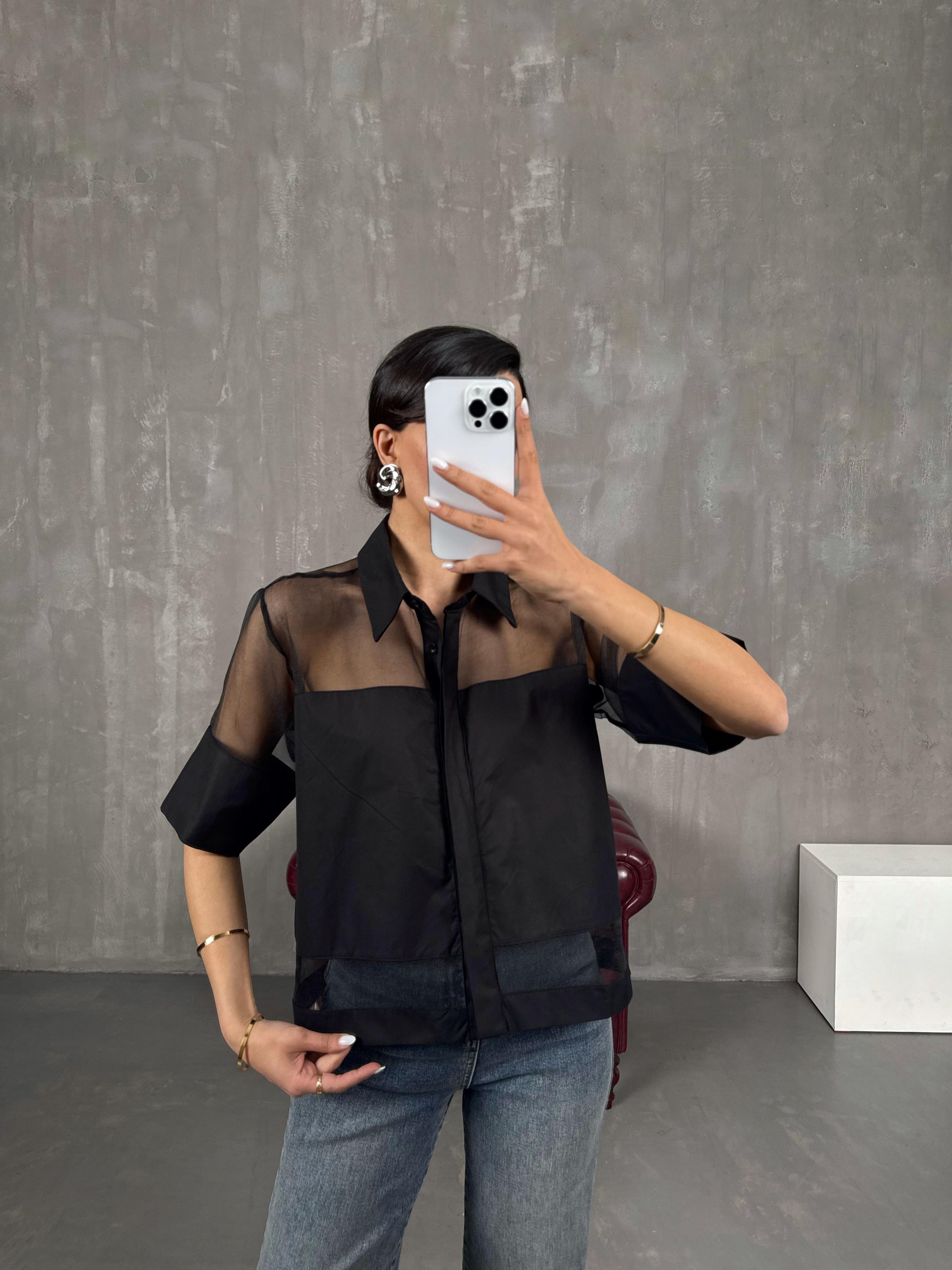 قميص أسود بأكمام قصيرة وتفاصيل شفافة Gaus00040