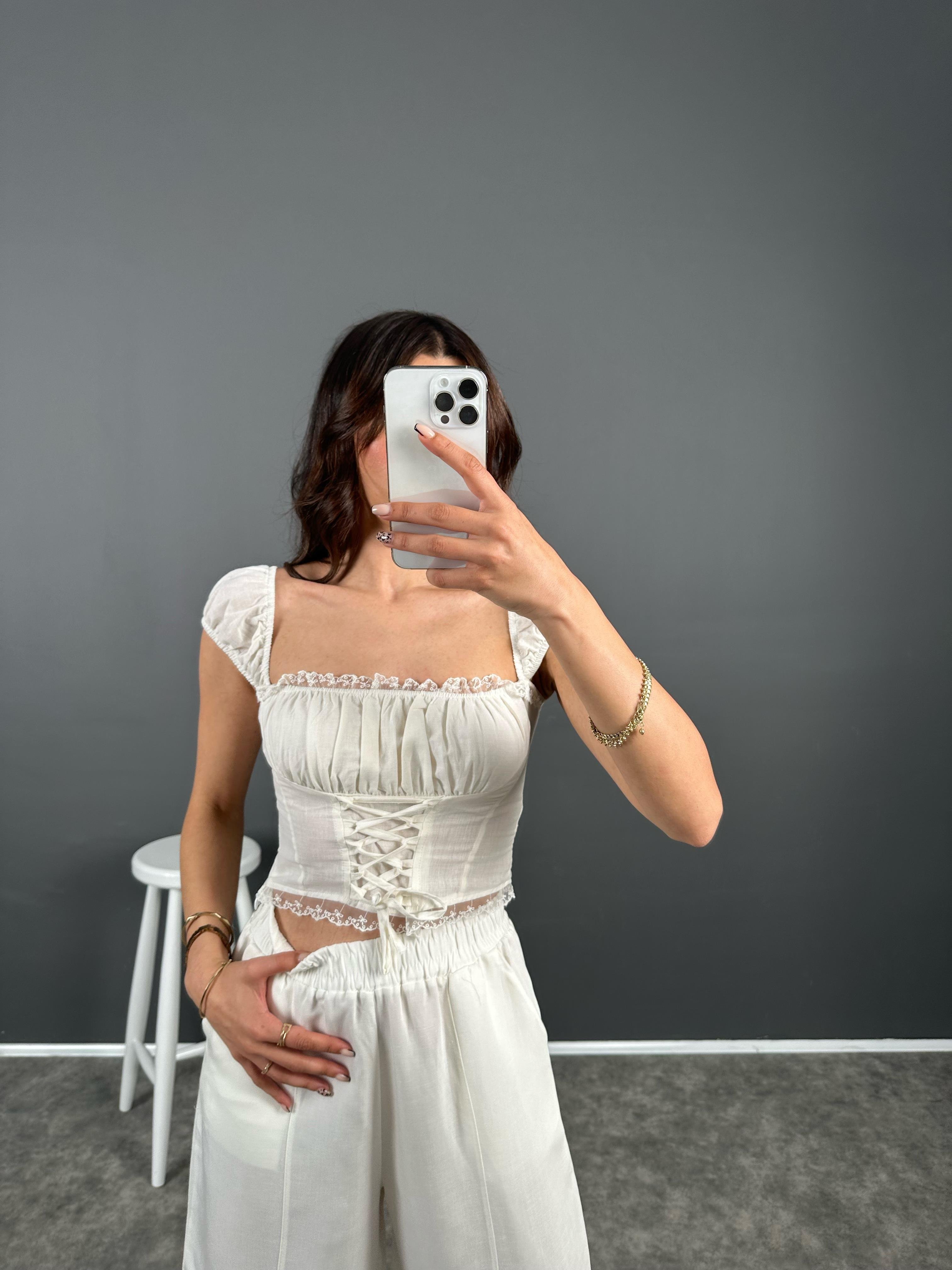 Beyaz Kuşgözü Bluz 