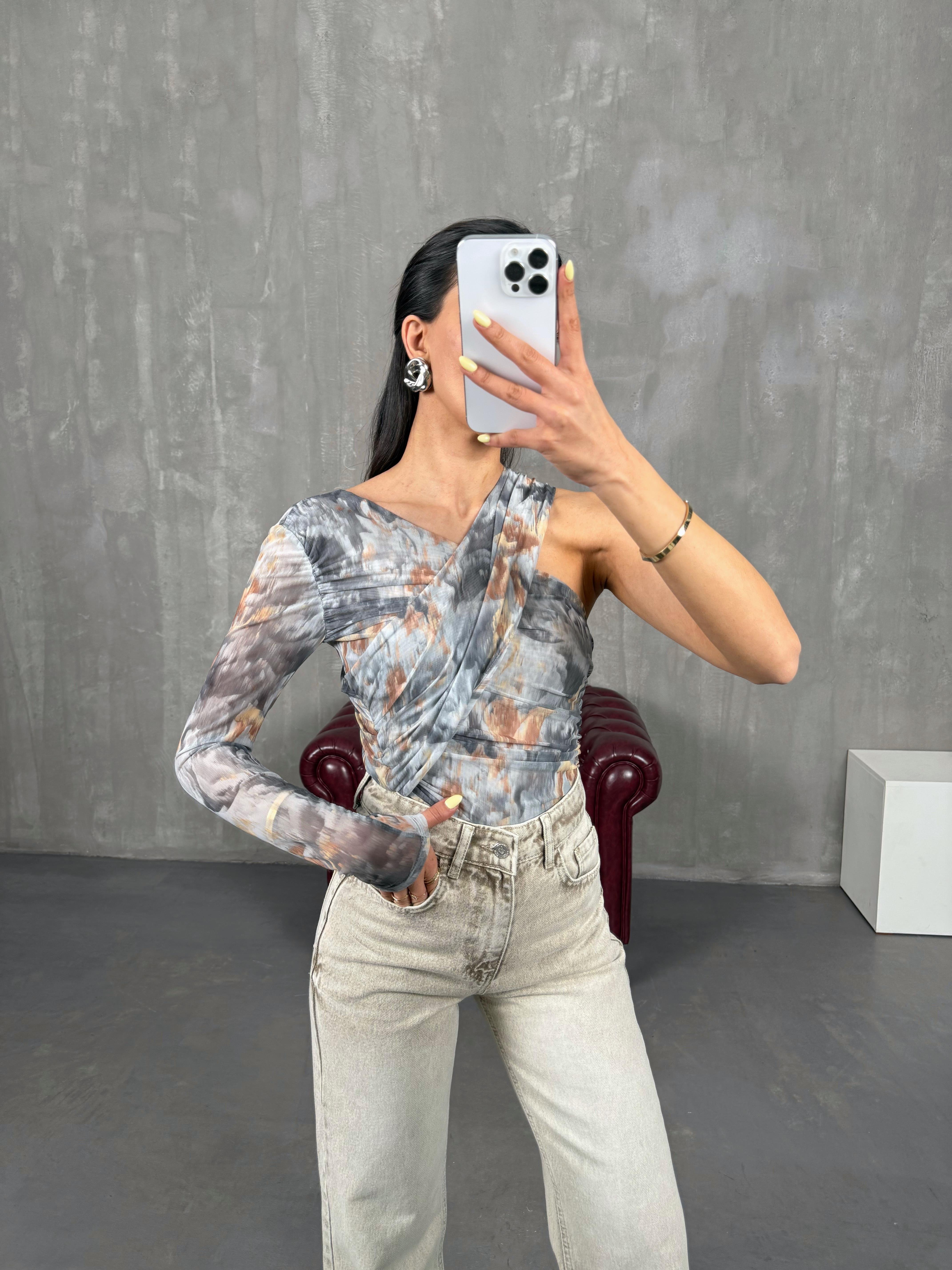 Gri Çok Renkli Tül Kayık Yaka Bluz Gaus00106