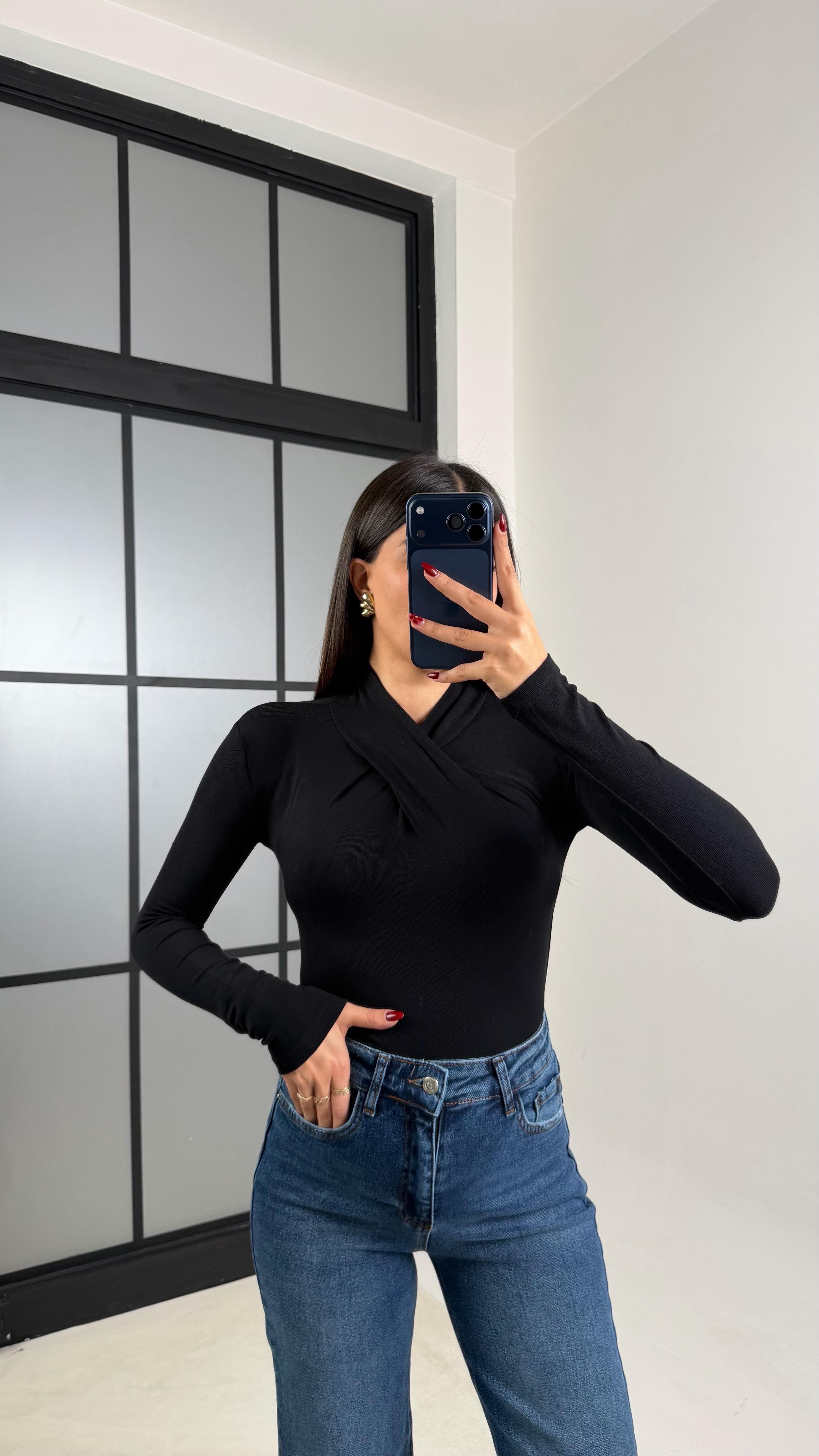 Siyah Yaka Detaylı ZR Model Likralı Bluz GAUS-00752GAUSBlouseGAUS-00752