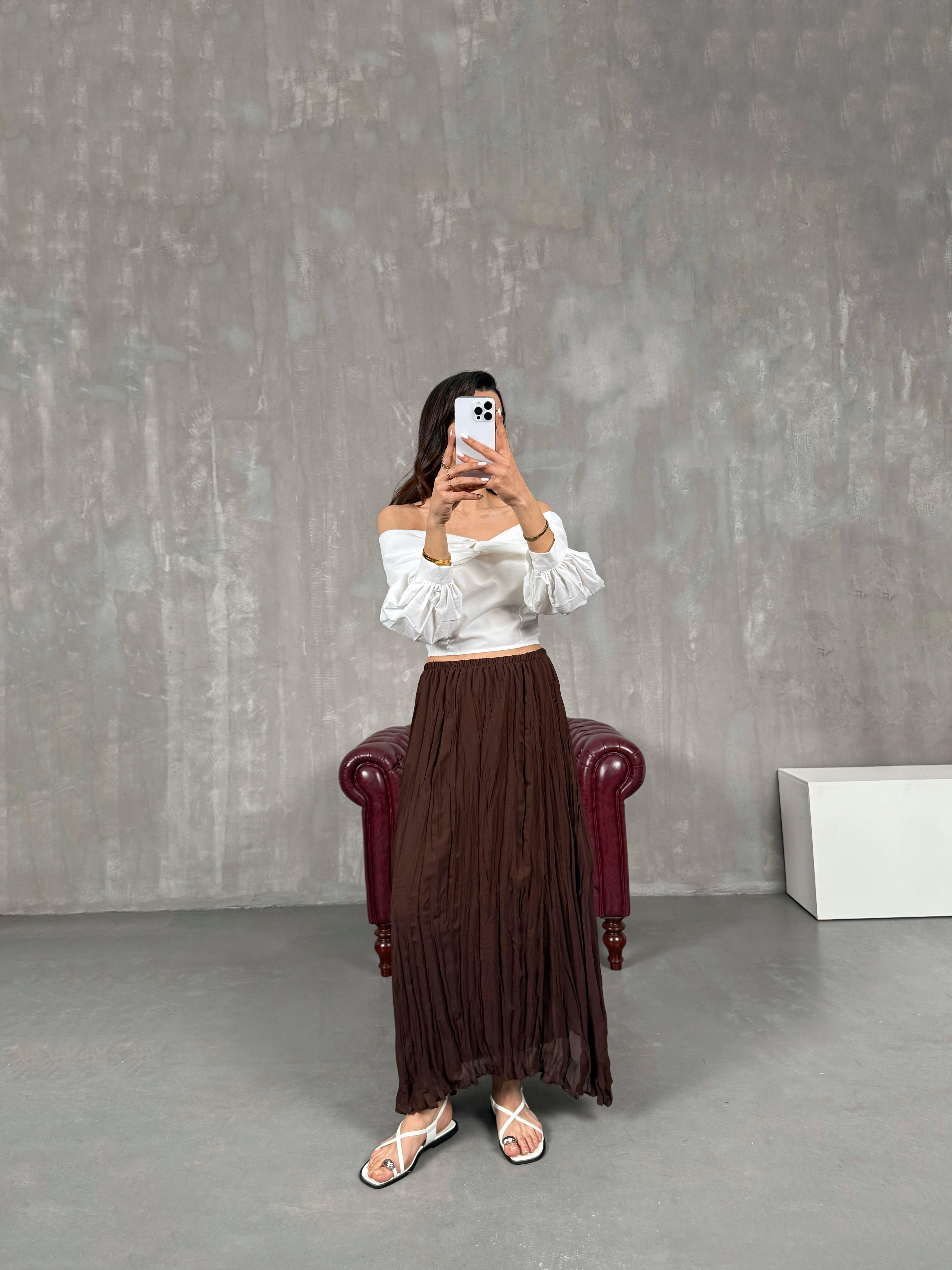 تنورة لون بني مبطنّة وبتفاصيل تول مجعّد Gaus00052