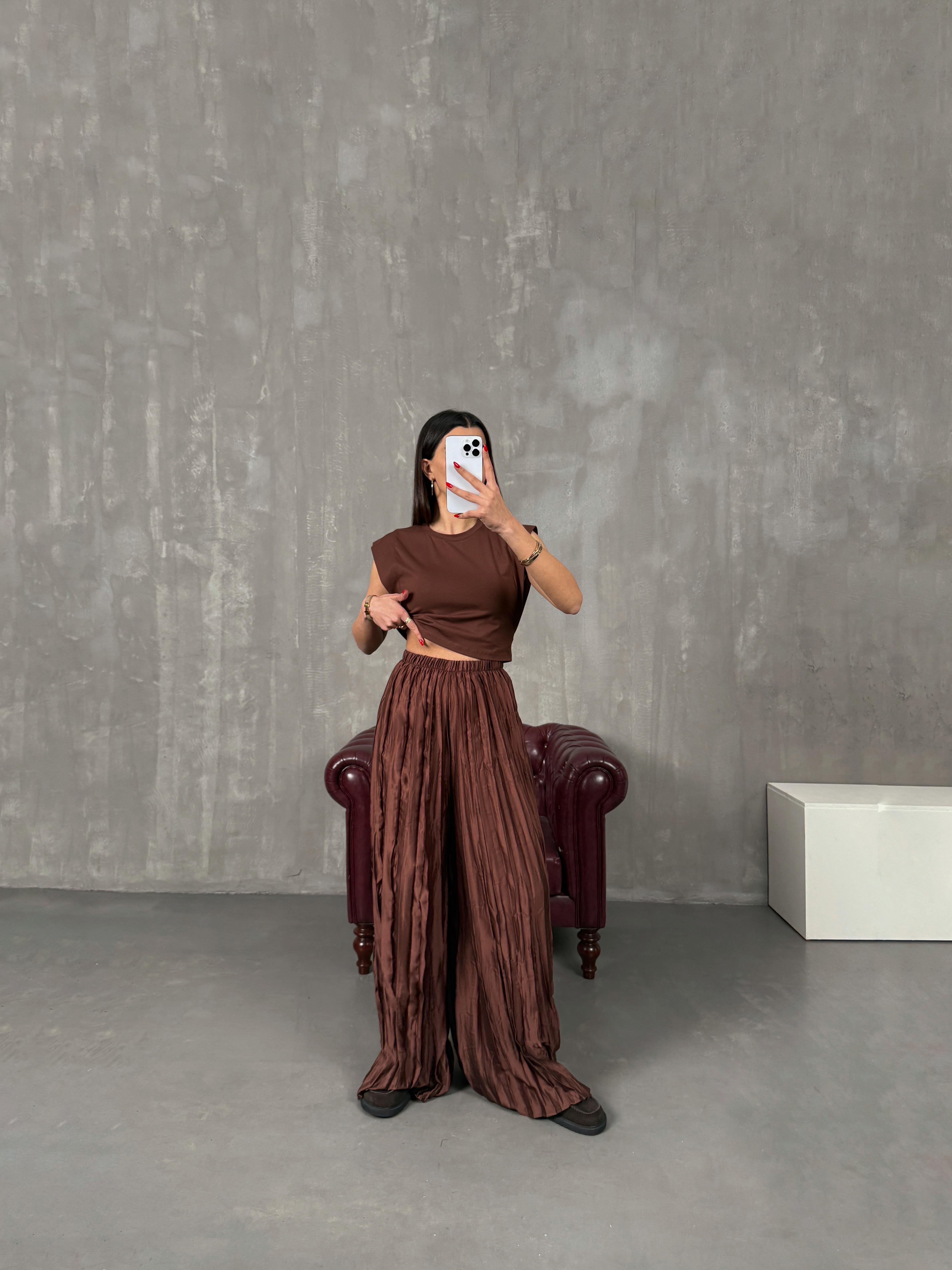 هيلوري بنطال مجعد مريح لون بني