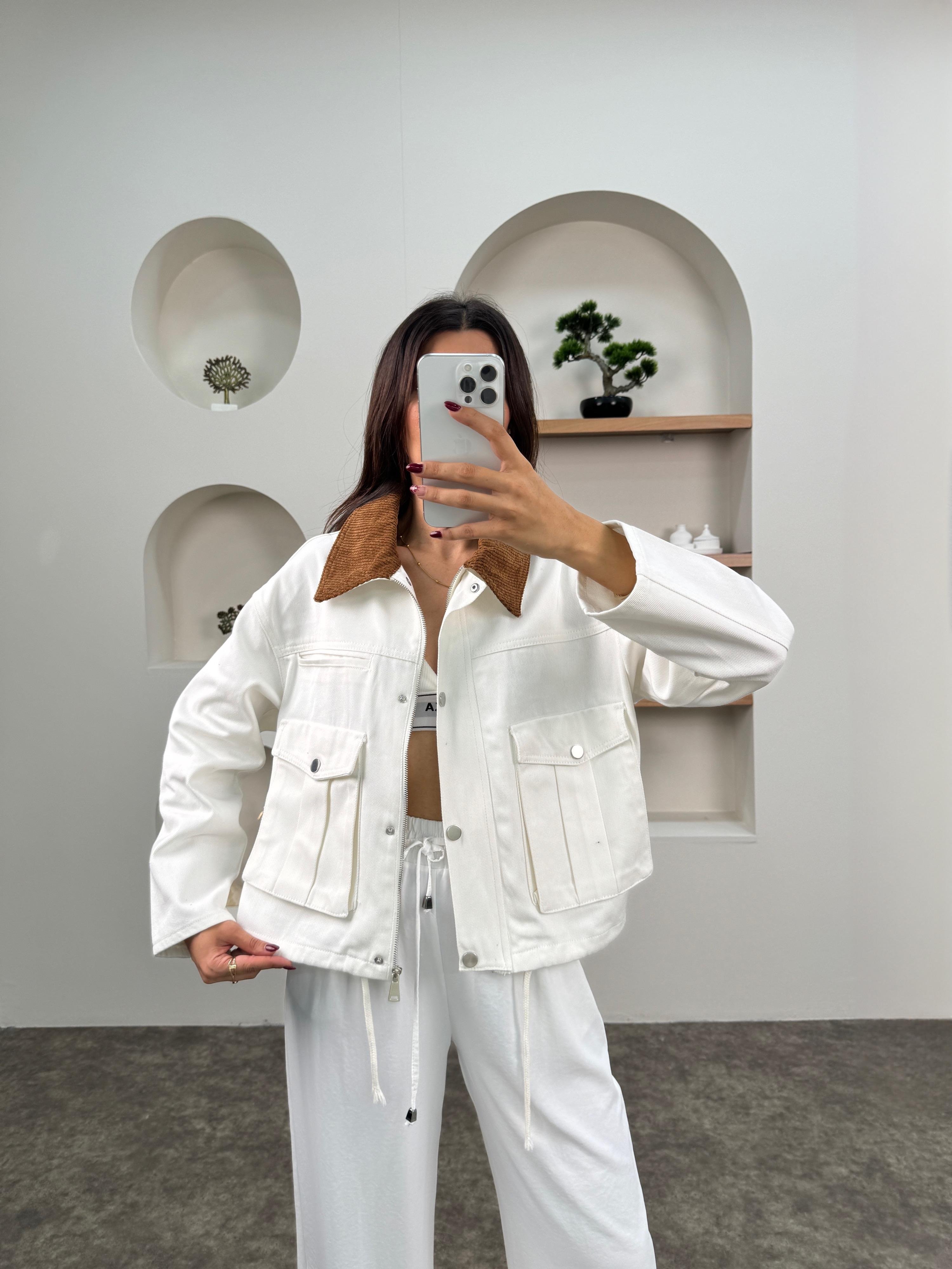 Nige Beyaz ZR Model Kadife Yakalı Gabardin Cepli CeketGausCEKETGU00903664