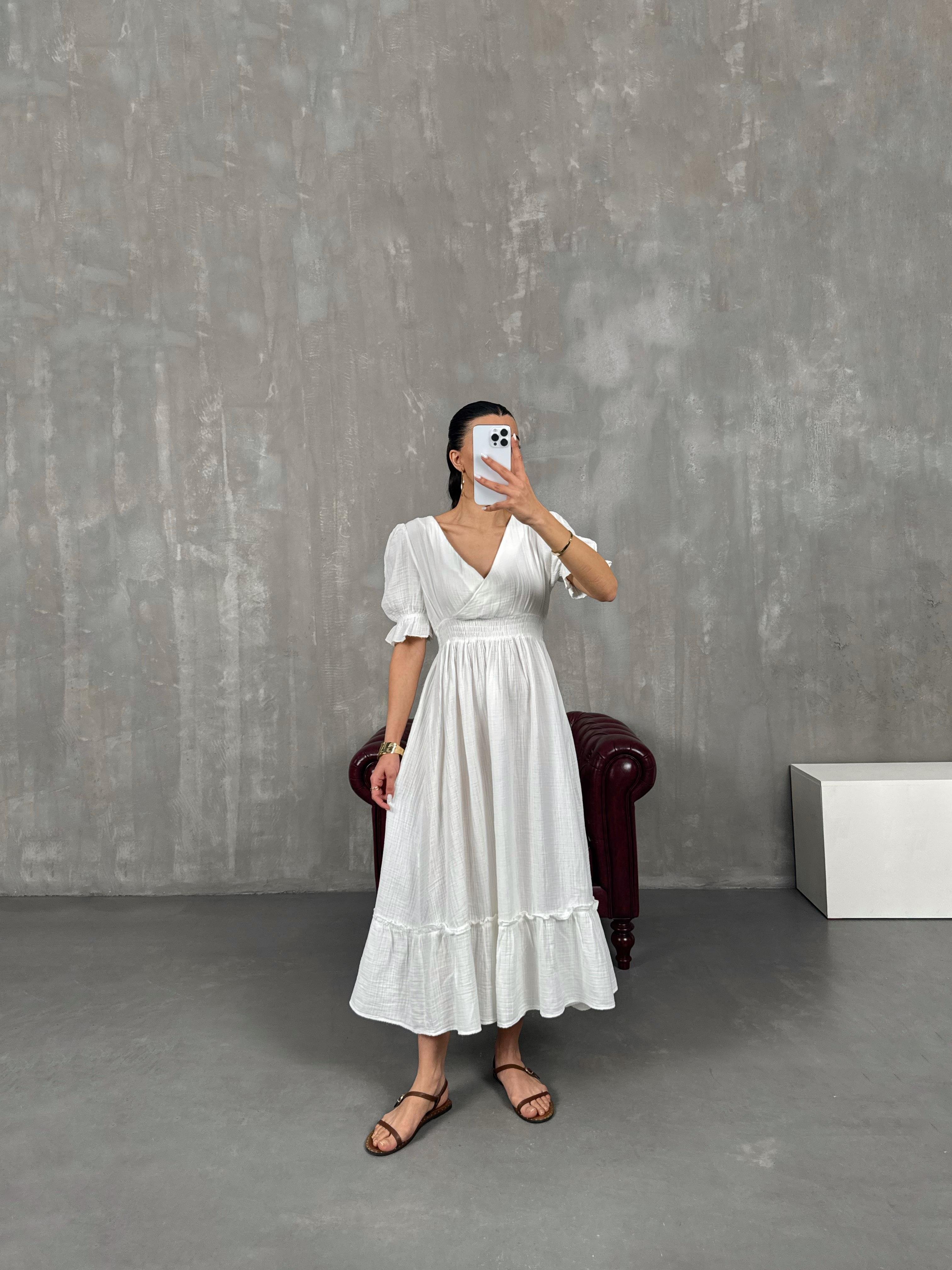 فستان بينتيريست أبيض قماش موسلين بثنيات مع خصر مطاطي وياقة شكل V Gaus00022