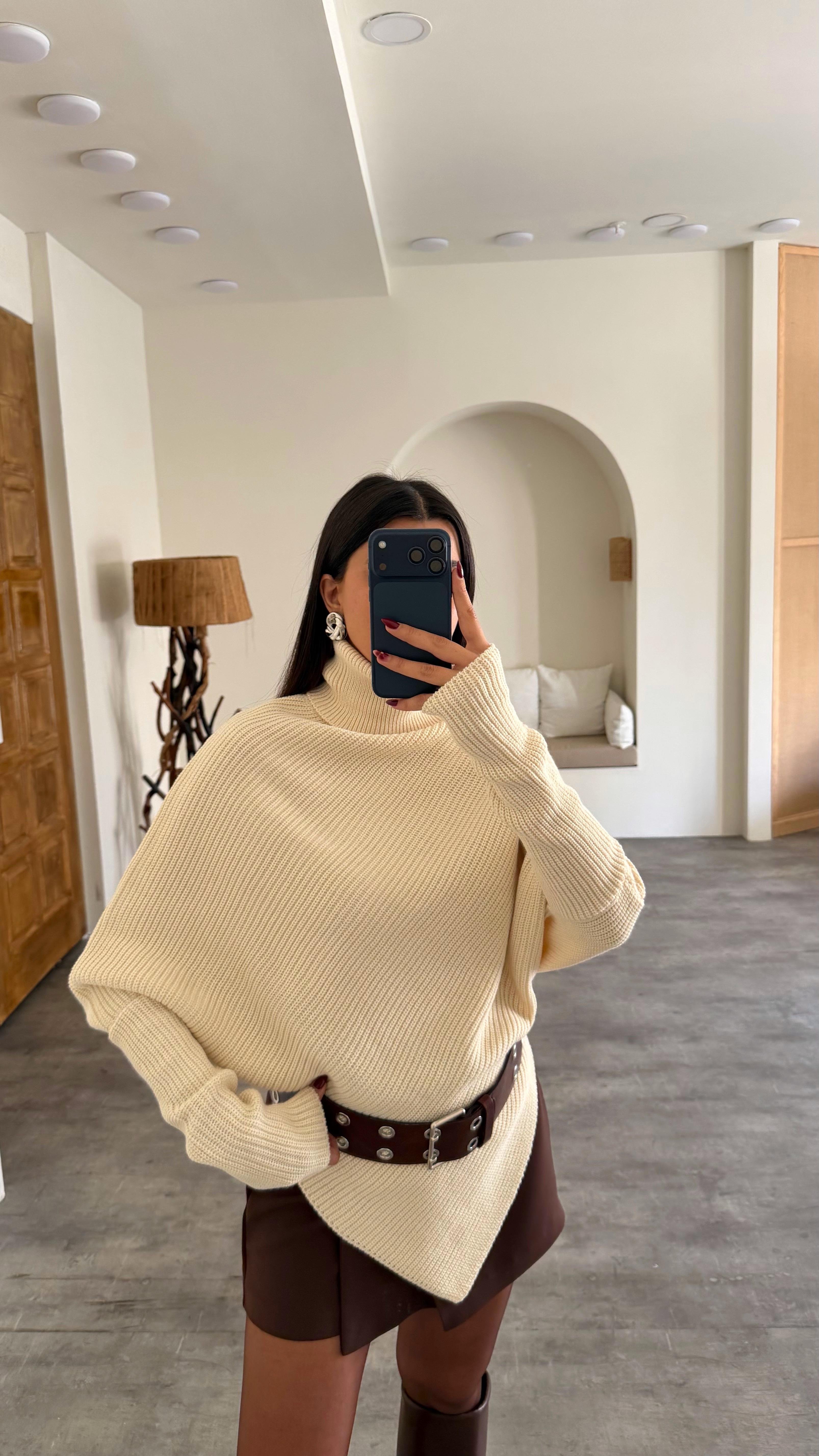 Ekru Balıkçı Yaka Asimetrik Kesim Kazak GAUS-00761GAUSKAZAKGAUS-00761