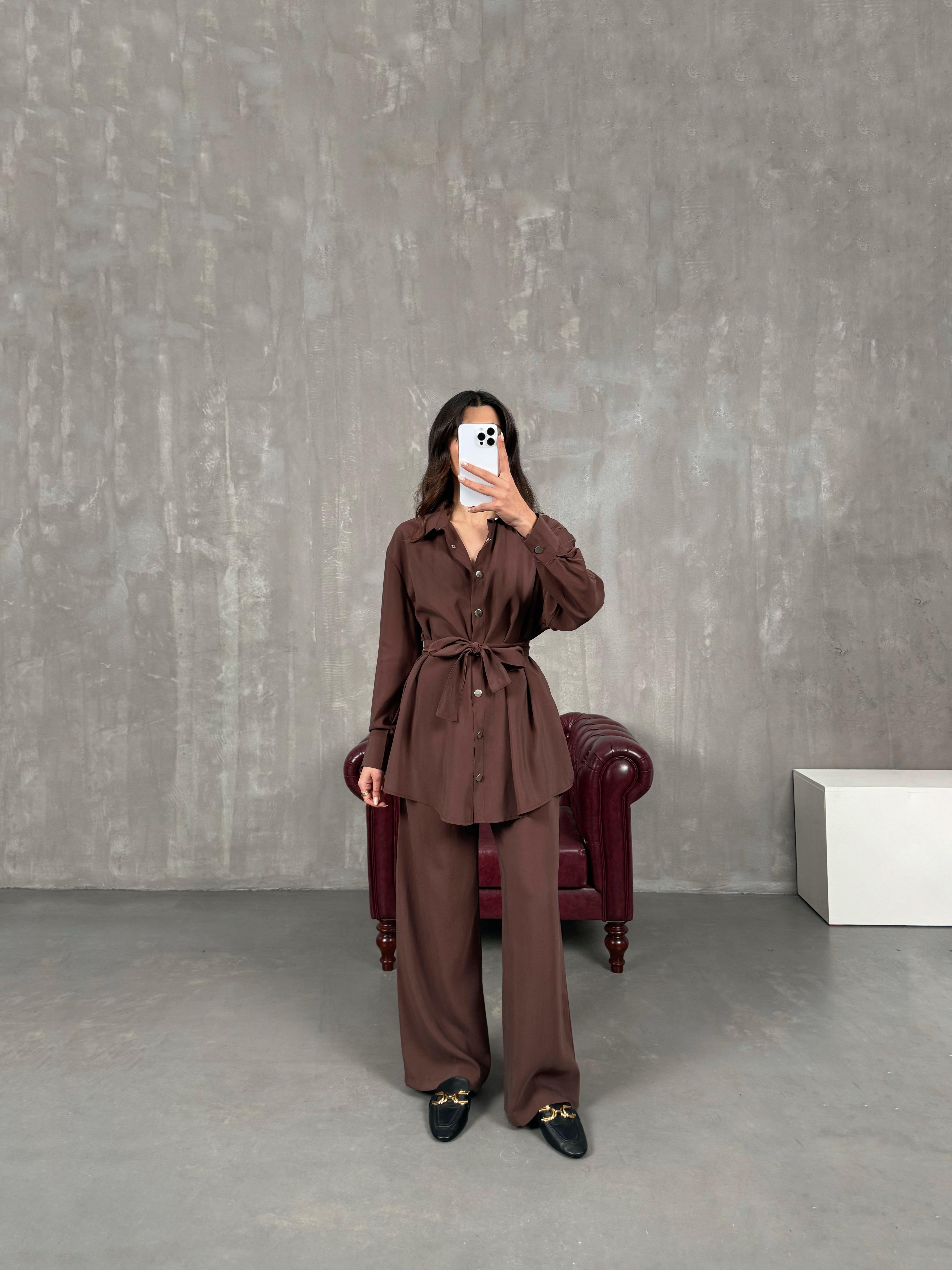 سونيا طقم بني داكن قماش تينسيل بأزرار كبس مع زنّار