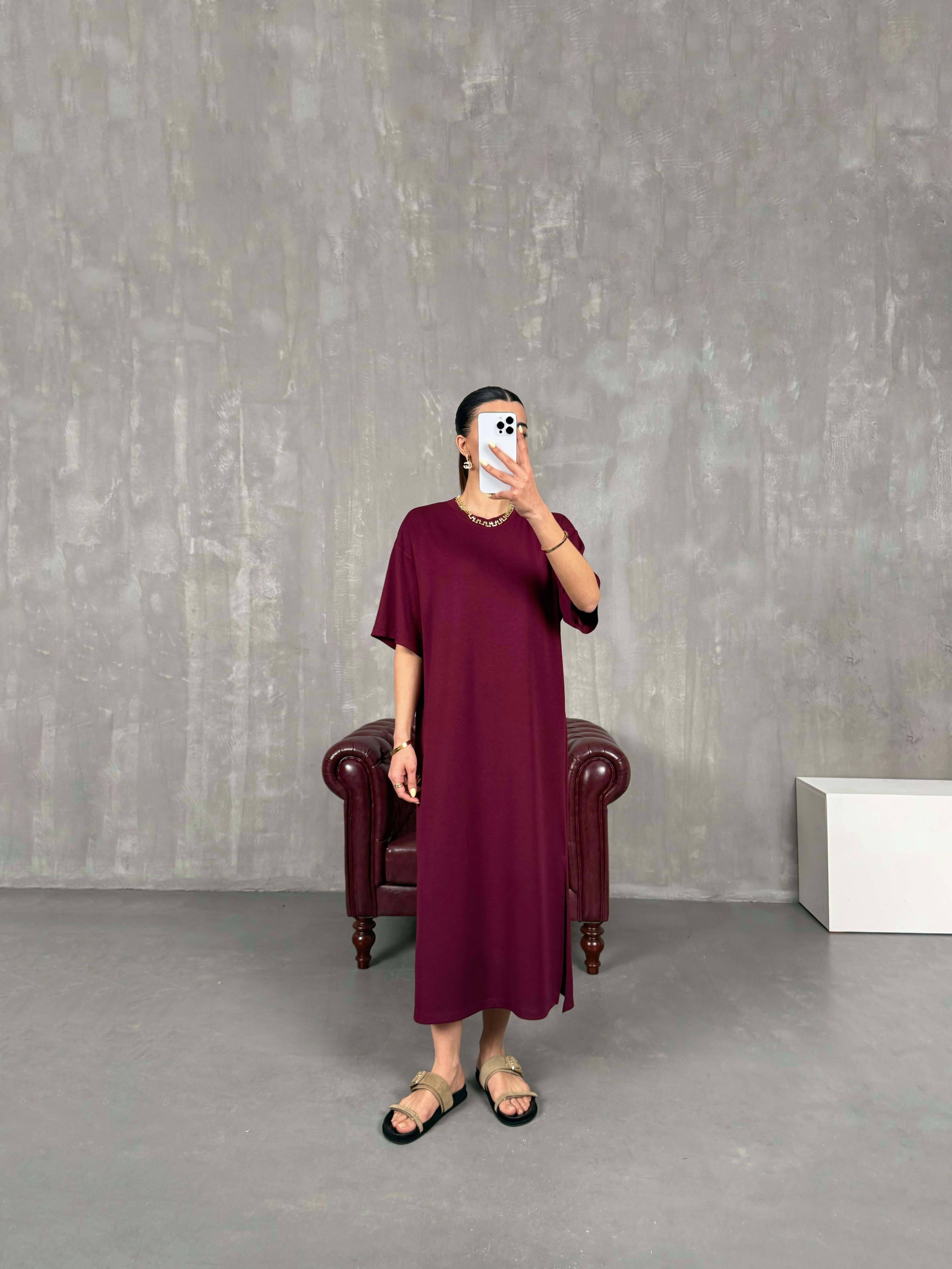 فستان بيسيك لون بوردو قماش مودال مع شق Gaus00100