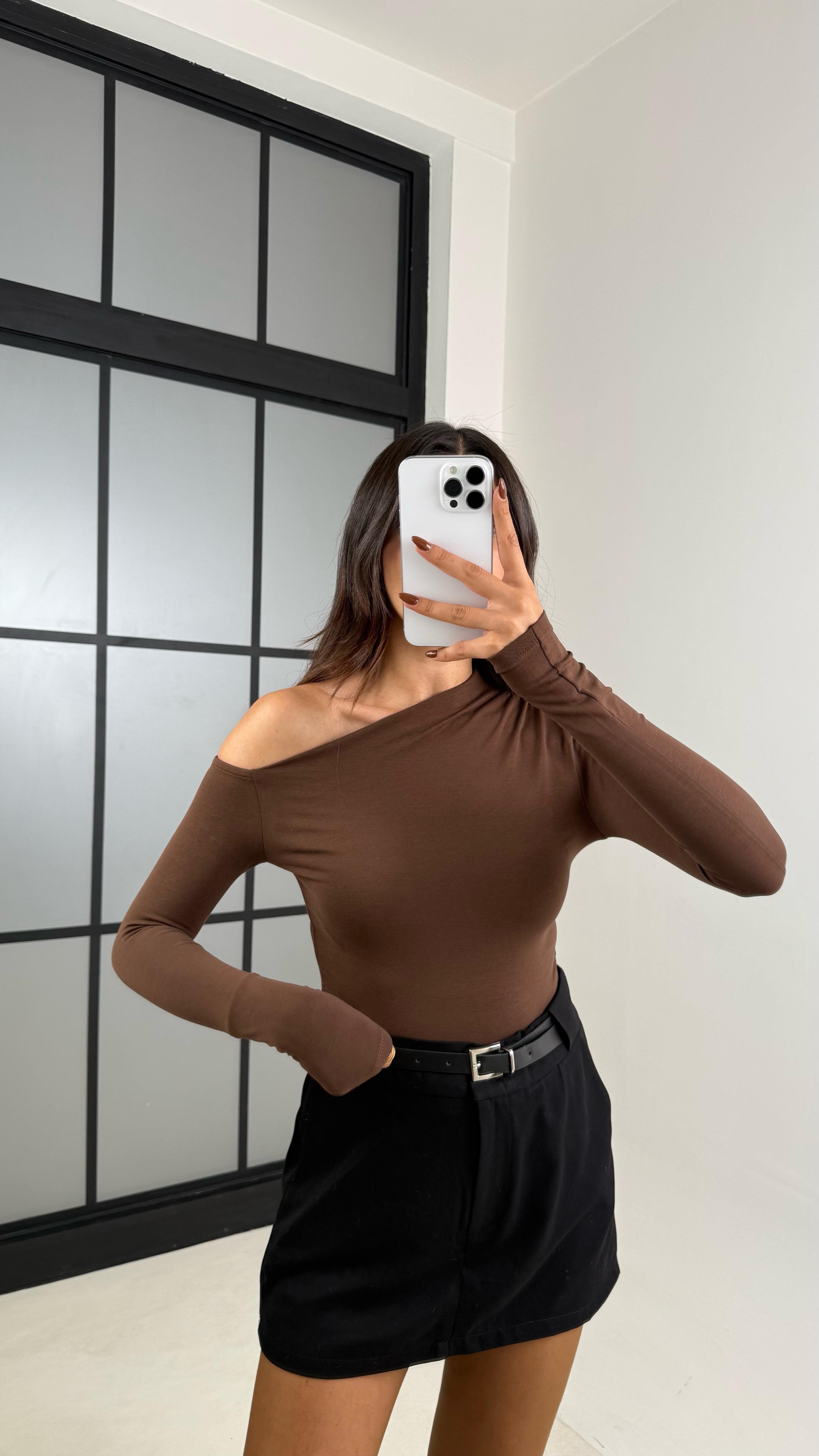 Kahve Asimetrik Yaka Basic Bluz GAUS-00160GAUSالبلوزات GAUS-00160