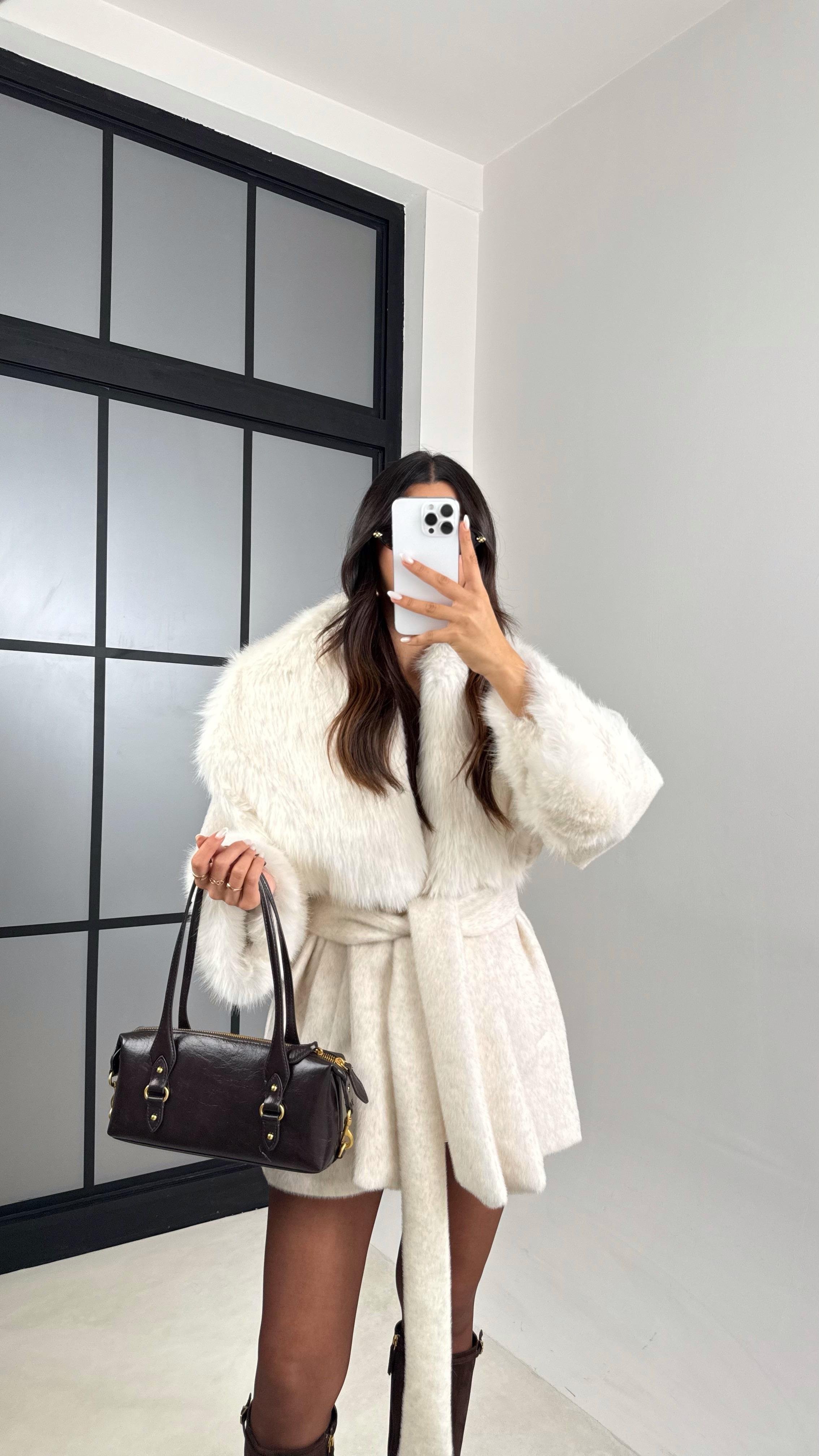 Ekru Kürk Detaylı Astarlı Kaşe Mont GAUS-00559GAUSMONTGAUS-00559