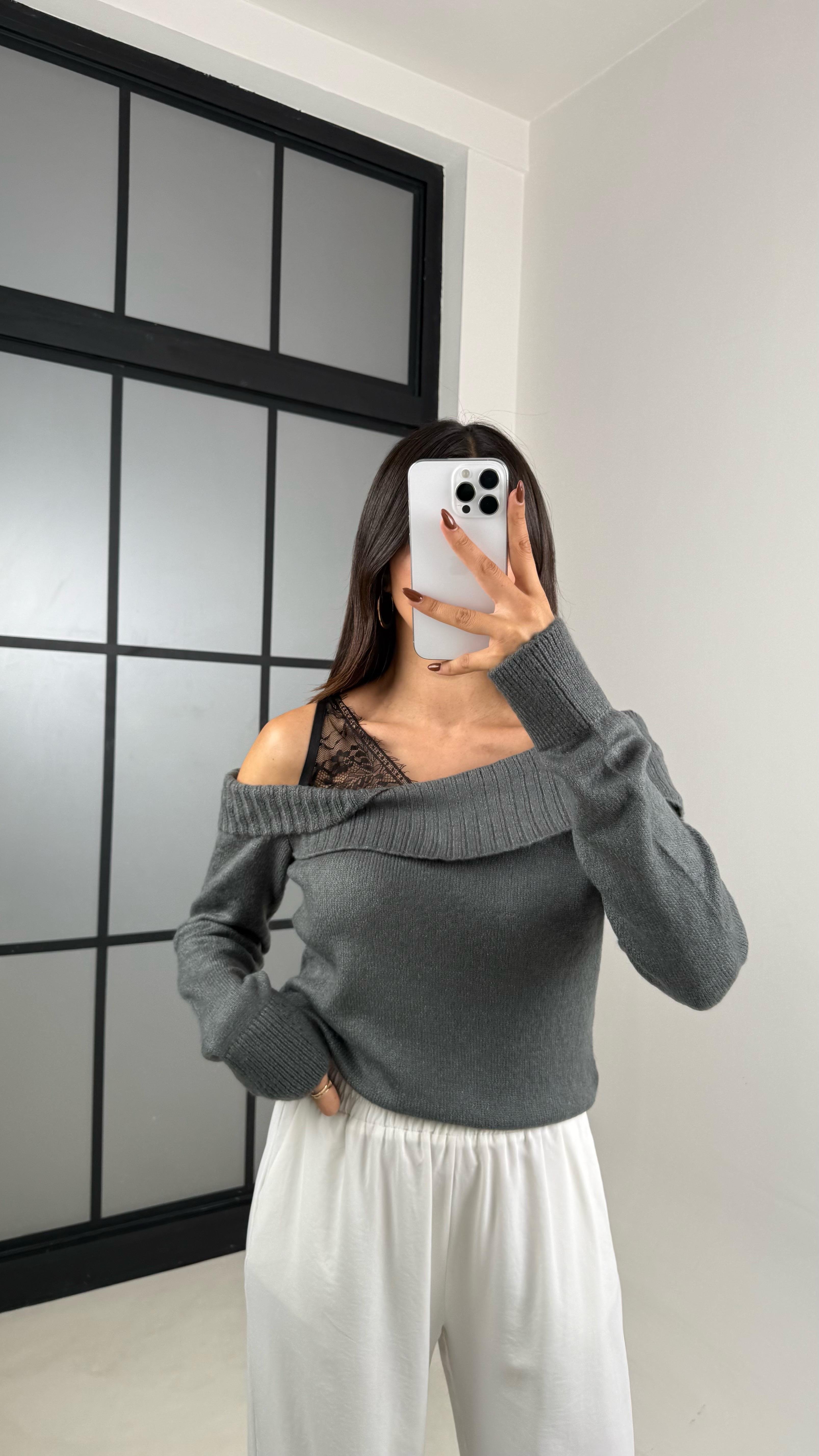 Antrasit Dantel Detaylı Omzu Açık Triko Kazak GAUS-00205GAUS الكنزات GAUS-00205