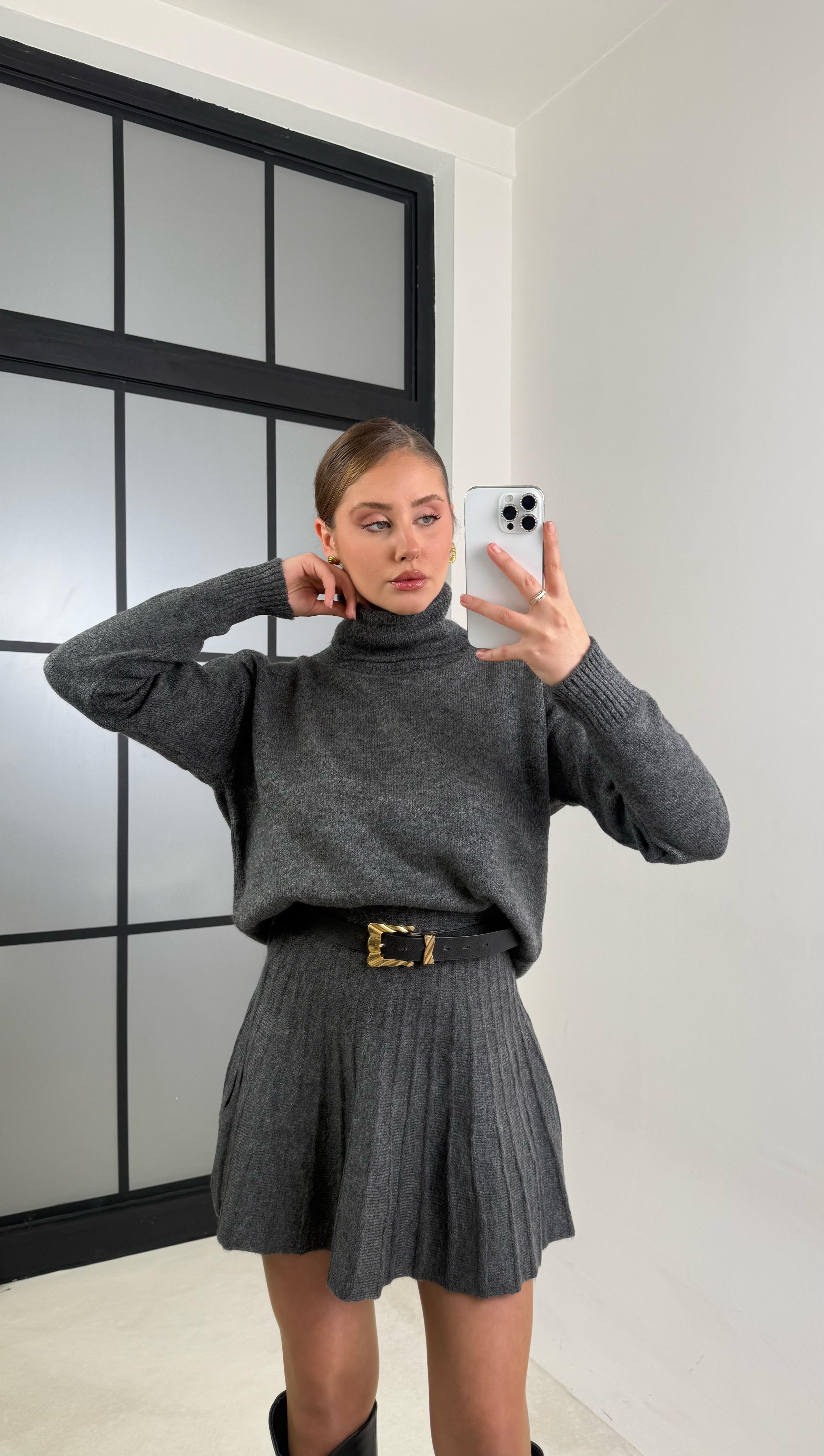 Antrasit Balıkçı Yaka Kazak Pileli Etek İkili Triko Takım GAUS-00708GAUSTAKIMGAUS-00708