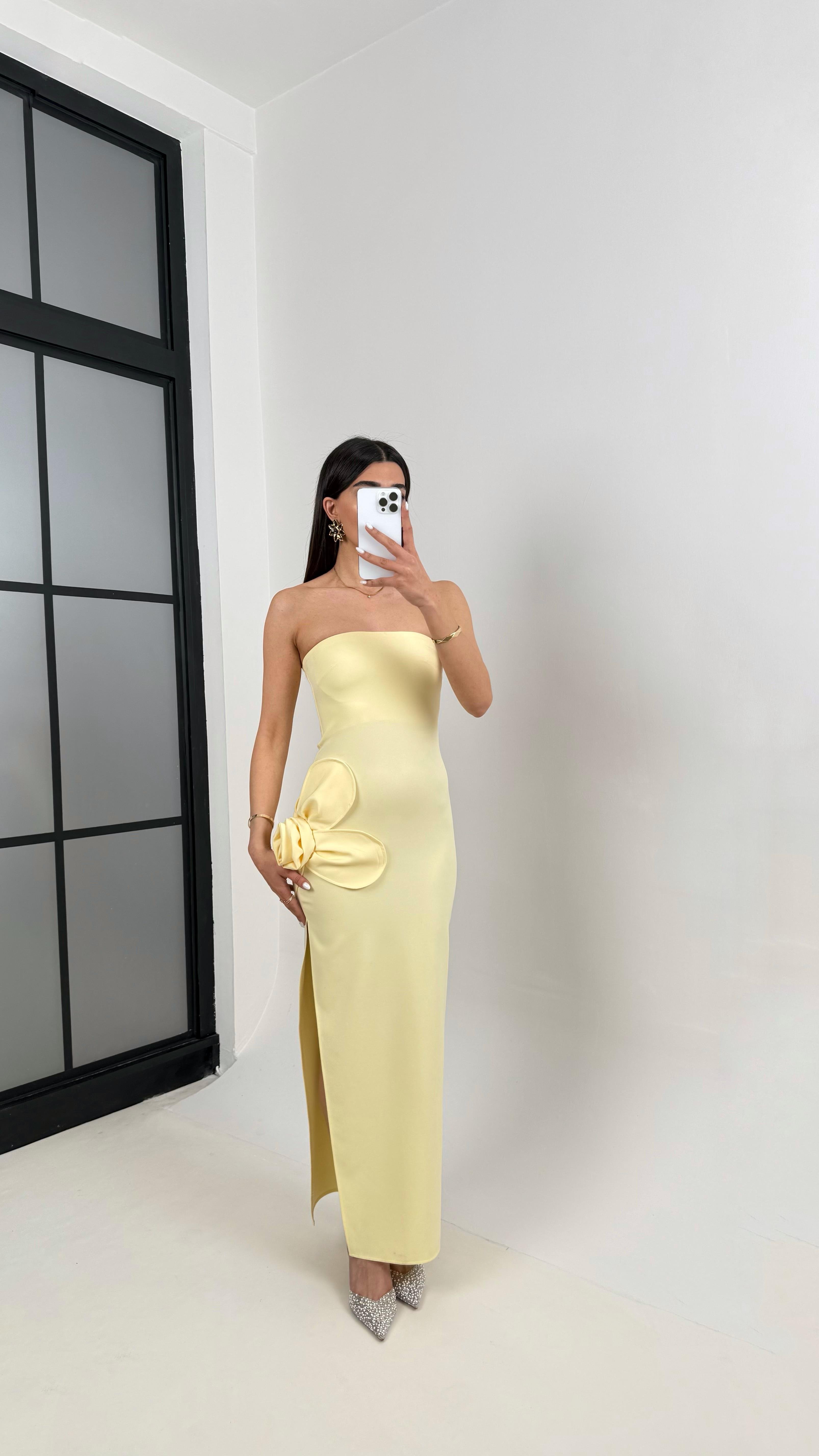 Sarı Çiçek Detaylı Yırtmaçlı Elbise Gaus00365GausELBİSEGU1001879