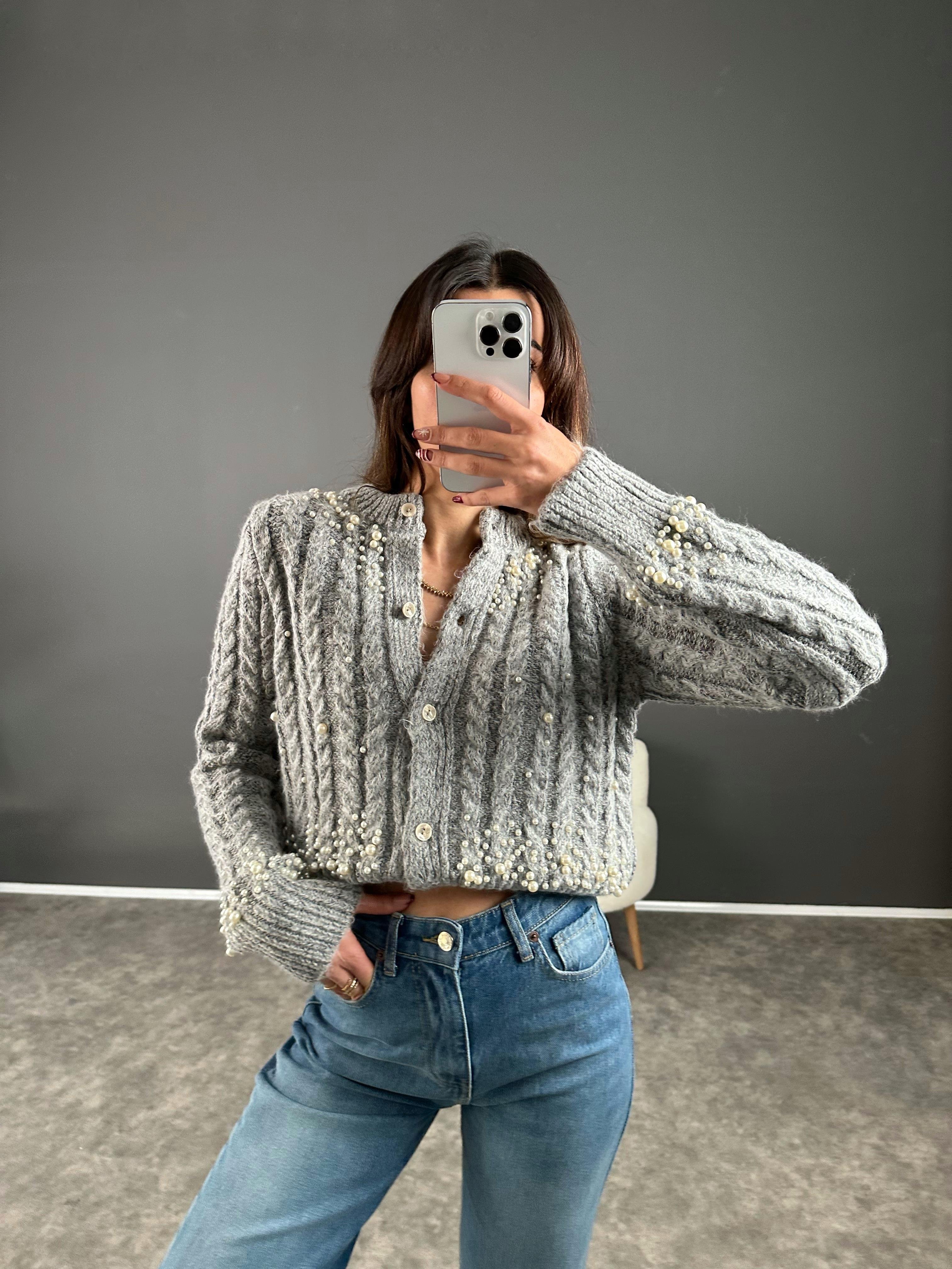 Gri İncili Triko Hırka 