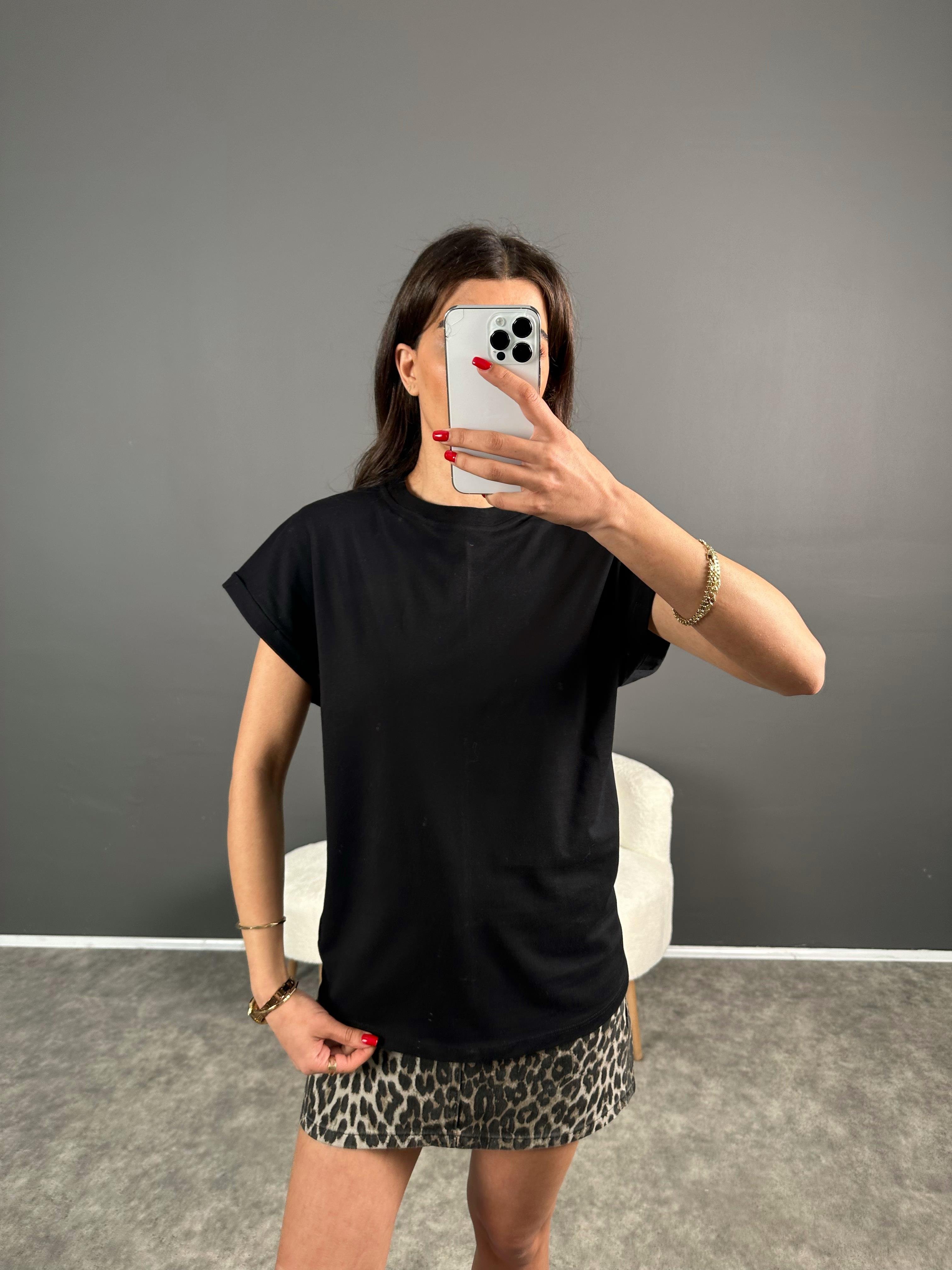 MN Siyah Kol Katlamalı Basic Tshirt GausTSHIRTGU007206 